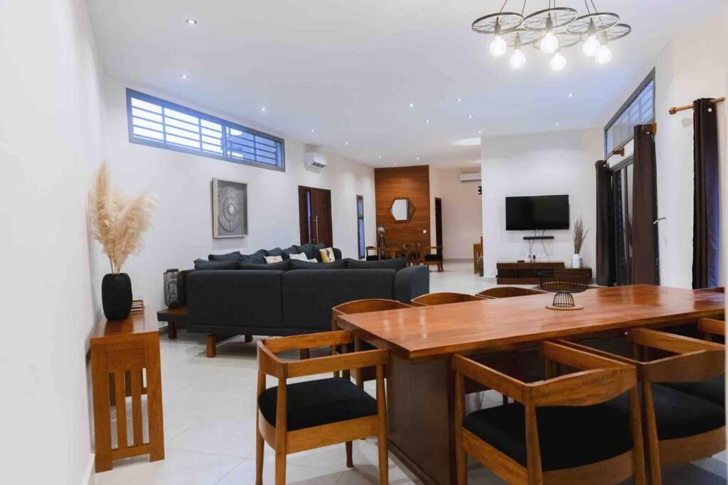 Villa 4 Chambres avec piscine sur Kribi