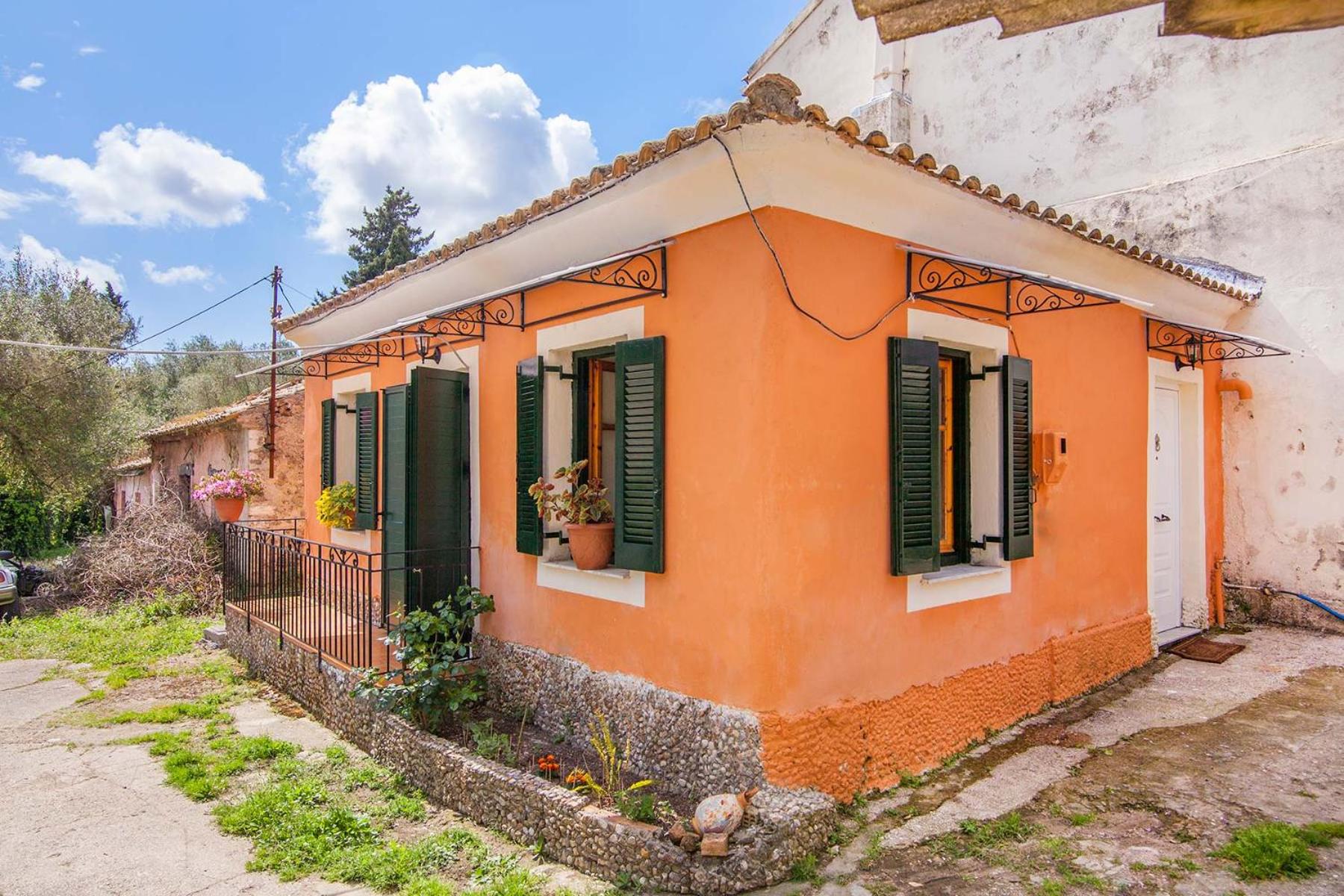 Old Barber Shop by Konnect, 1,2km from Dassia beach