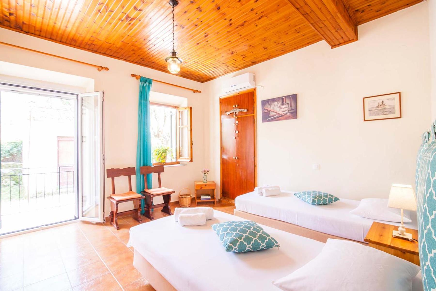 Old Barber Shop by Konnect, 1,2km from Dassia beach