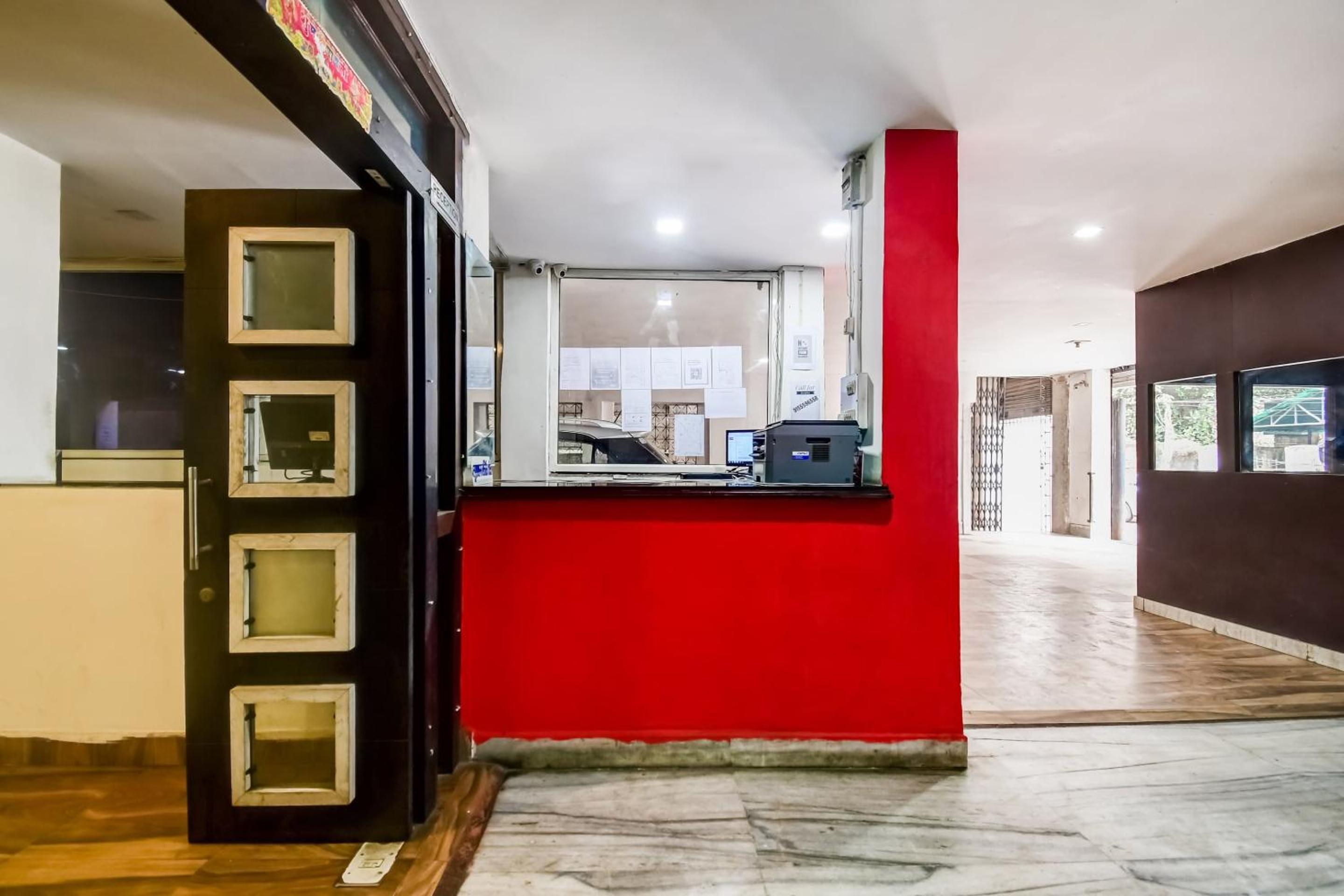 Lobby & Reception