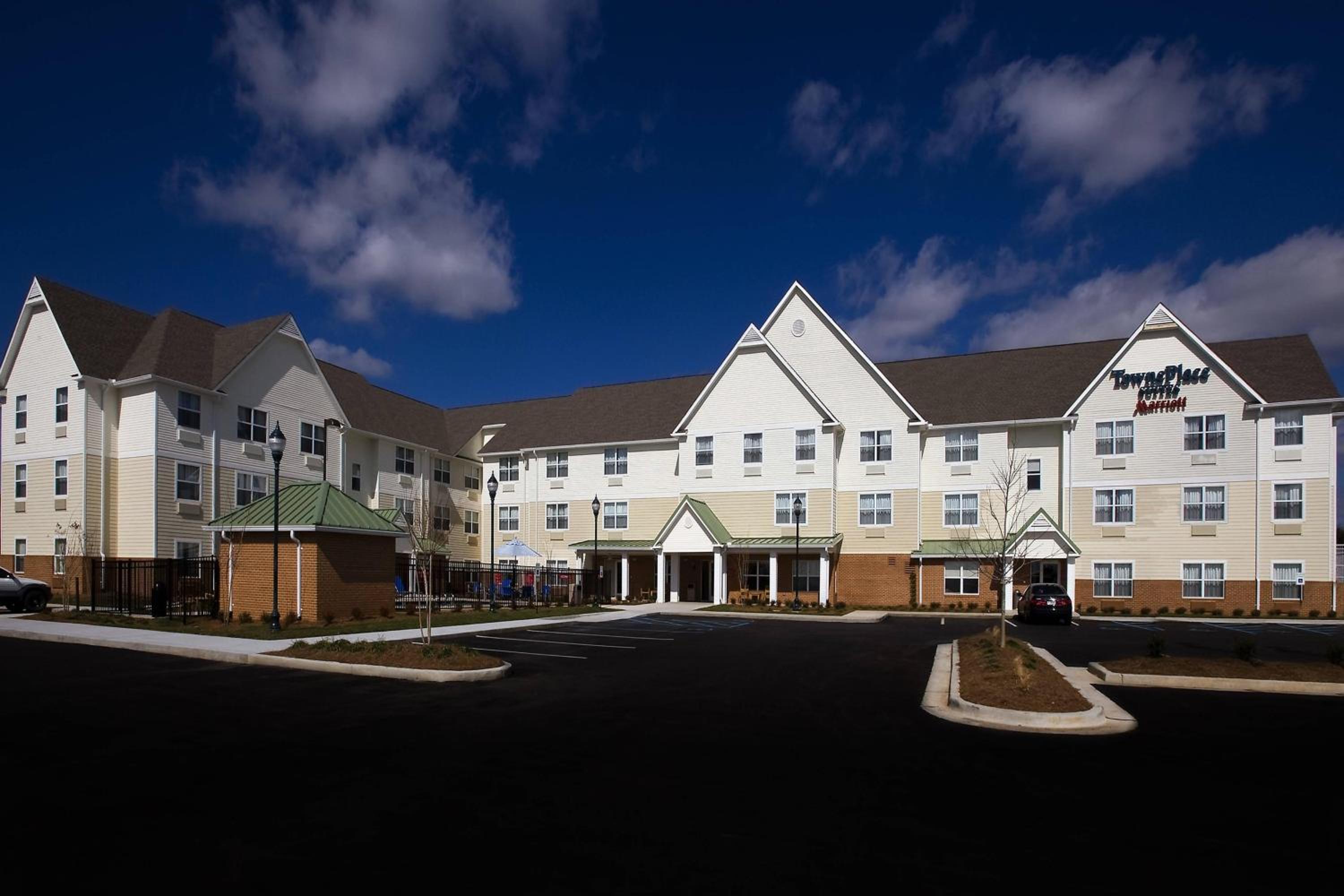 Hotel TownePlace Suites Huntsville - Image 1