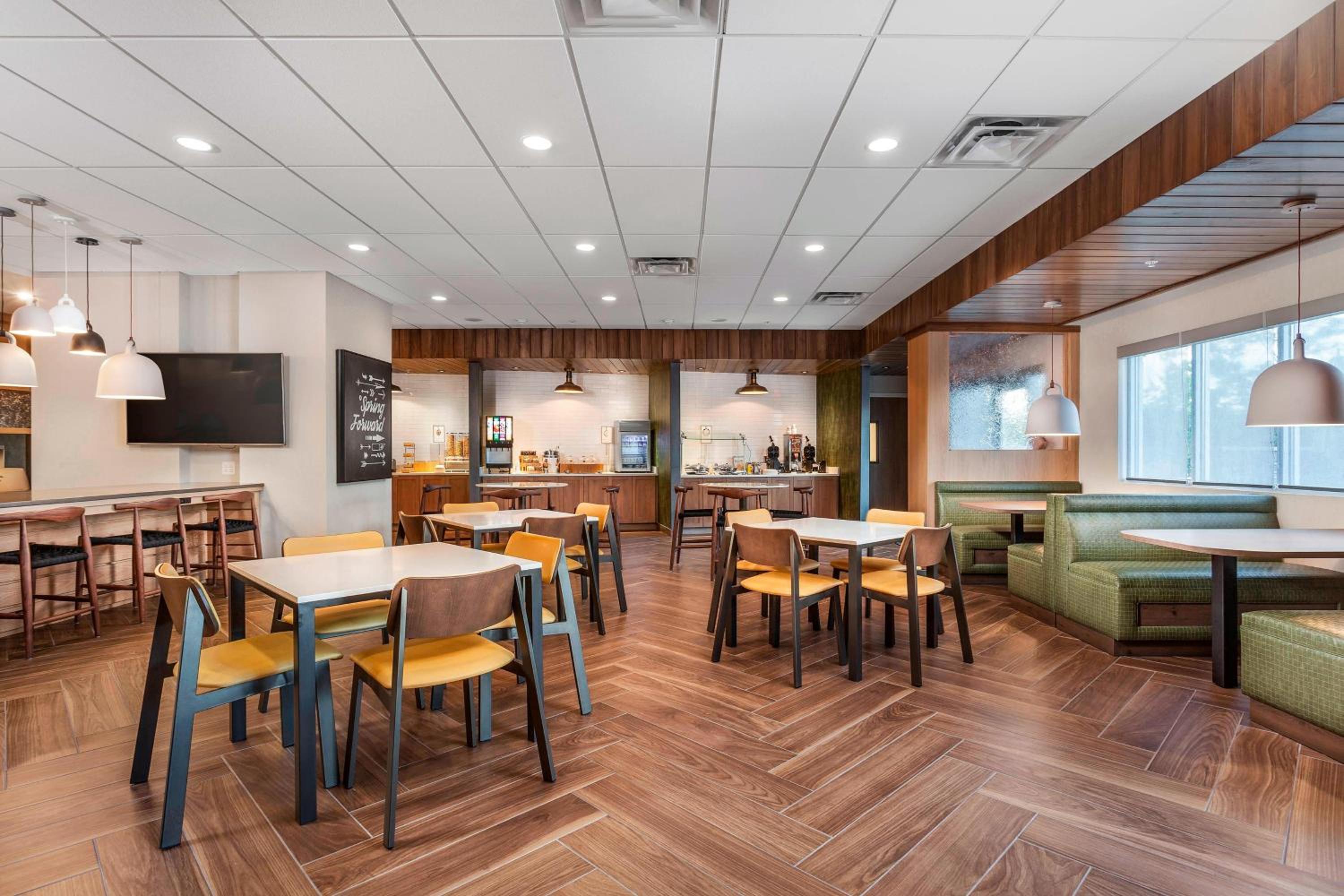 Lebanon Vacations - Fairfield Inn  Suites by Marriott Lebanon - Property Image 12