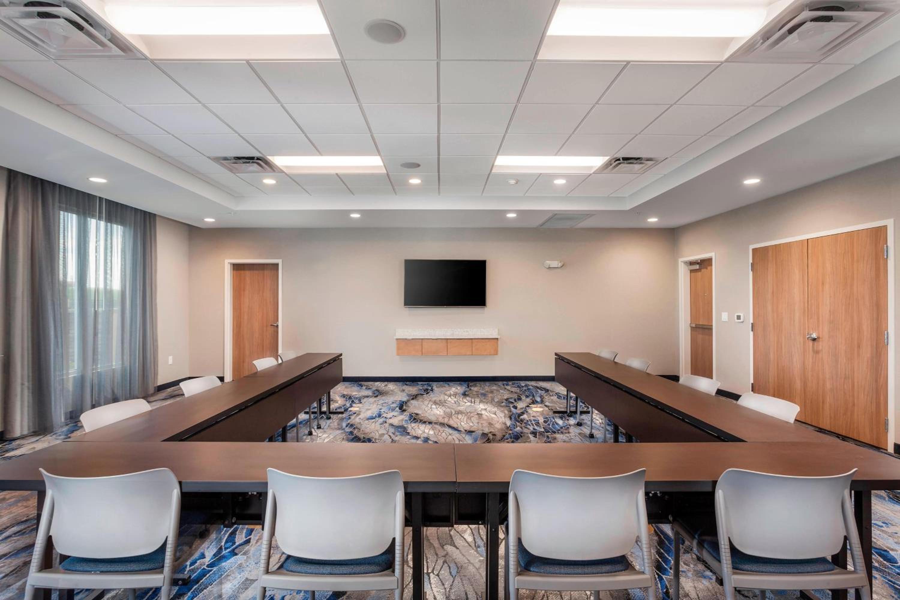 Lebanon Vacations - Fairfield Inn  Suites by Marriott Lebanon - Property Image 4