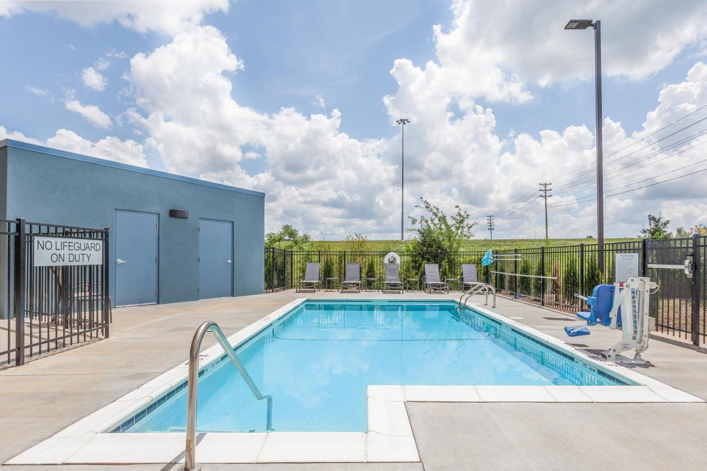 Lebanon Vacations - Fairfield Inn  Suites by Marriott Lebanon - Property Image 7