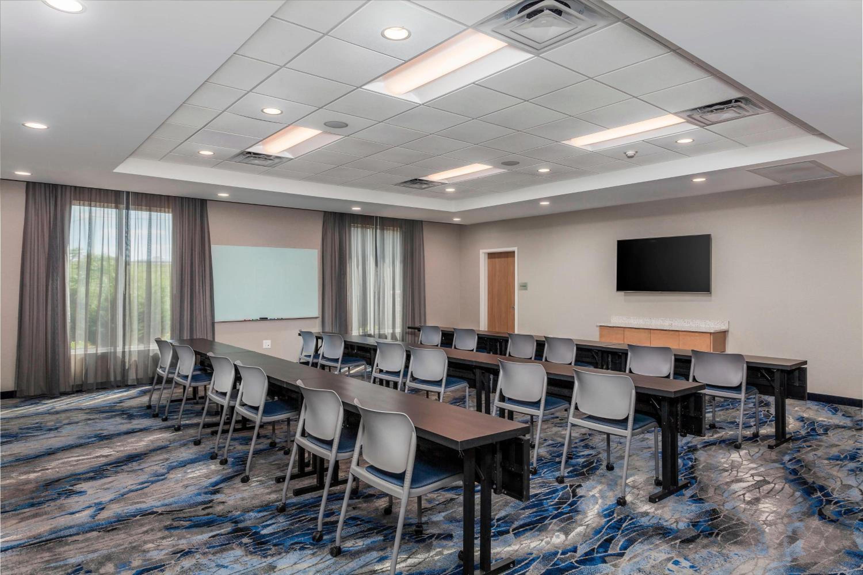 Lebanon Vacations - Fairfield Inn  Suites by Marriott Lebanon - Property Image 2
