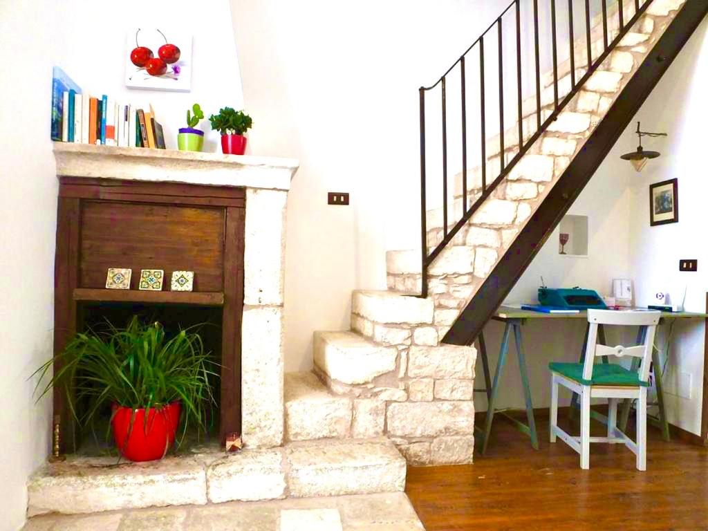 Antiche Mura Apartments "Nel Cuore della Puglia"bivani, cucina, terrazzo view 3