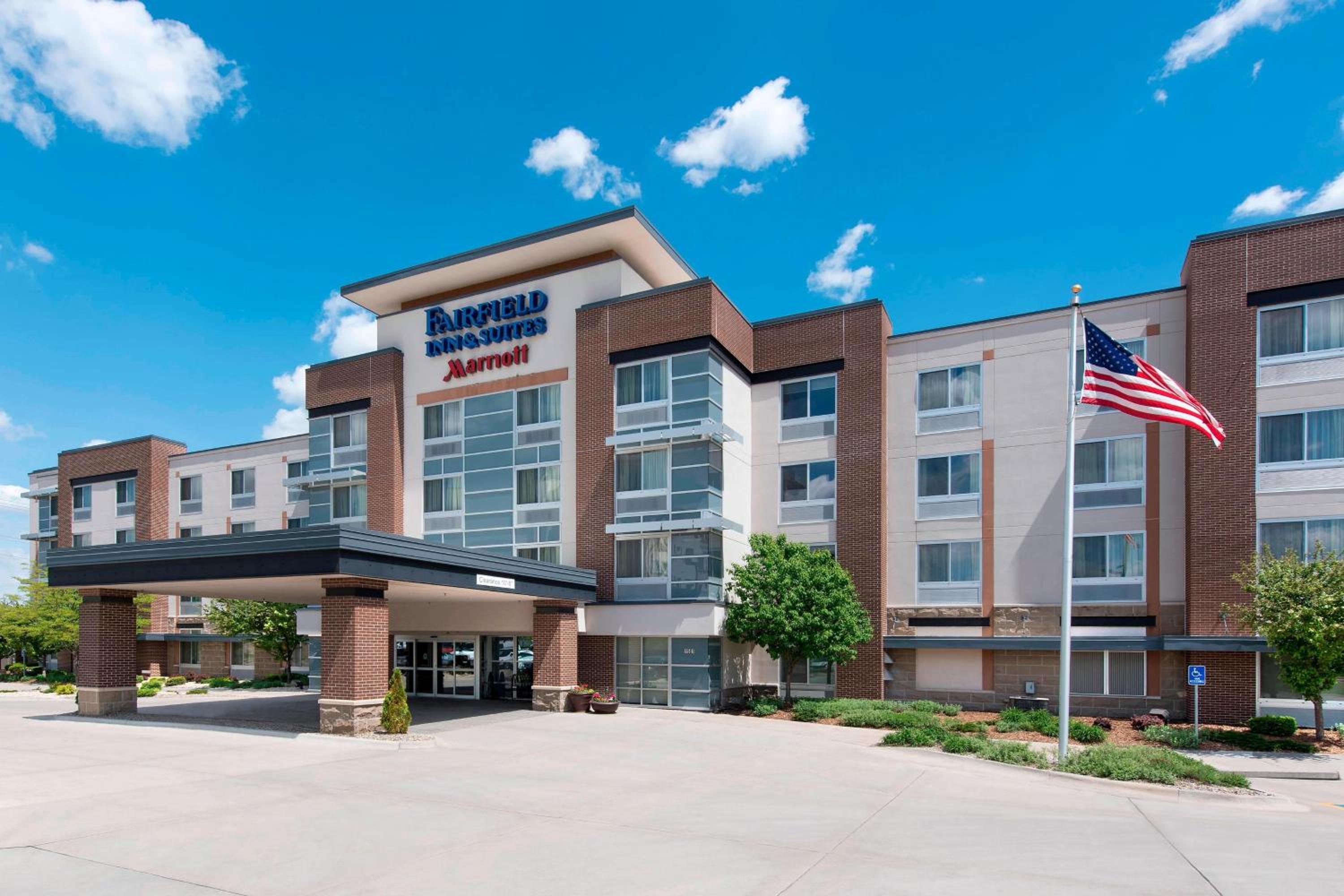 Hotel Fairfield Inn & Suites by Marriott Omaha Downtown - Image 1