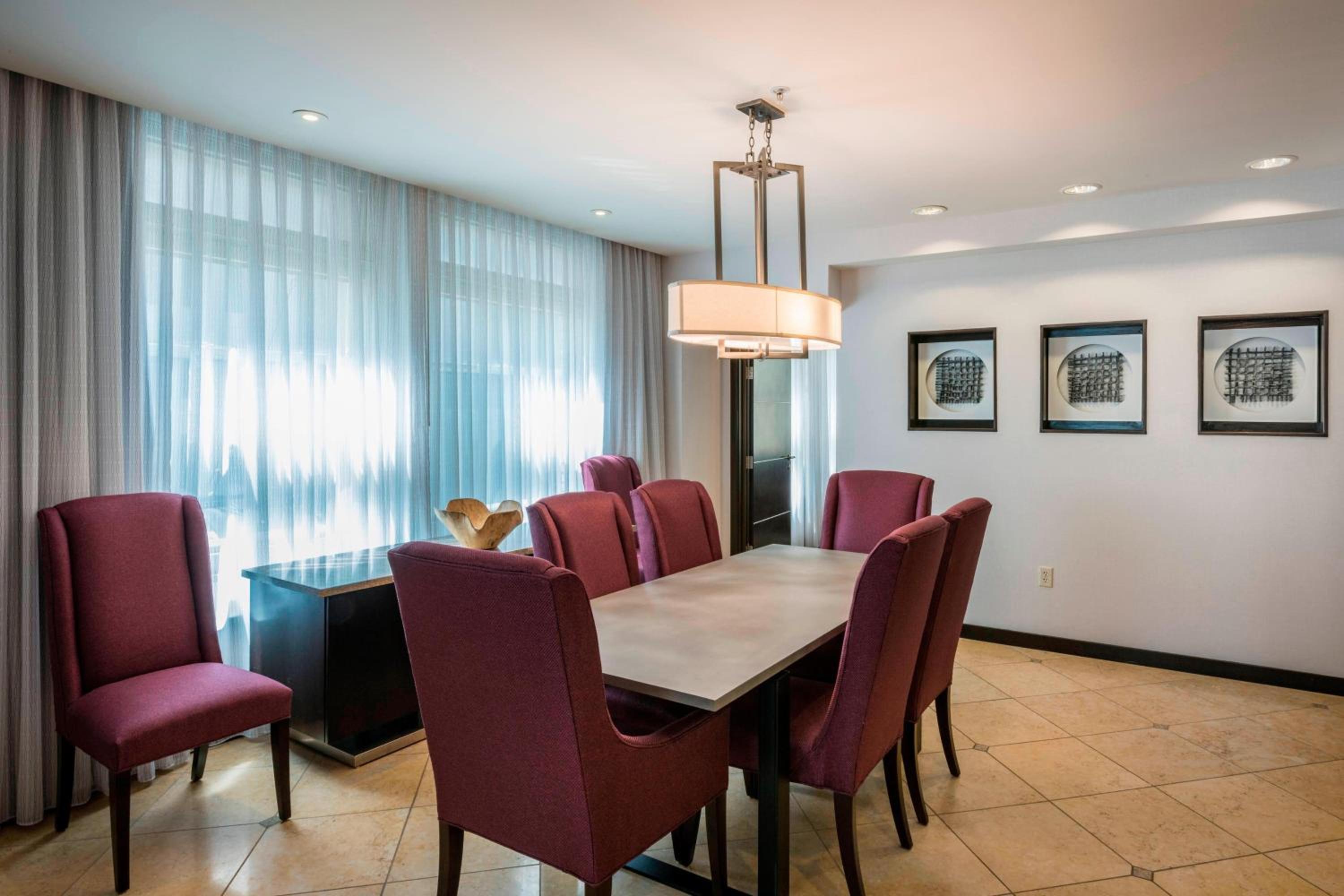 Hotel Courtyard by Marriott Tulsa Downtown - Image 1