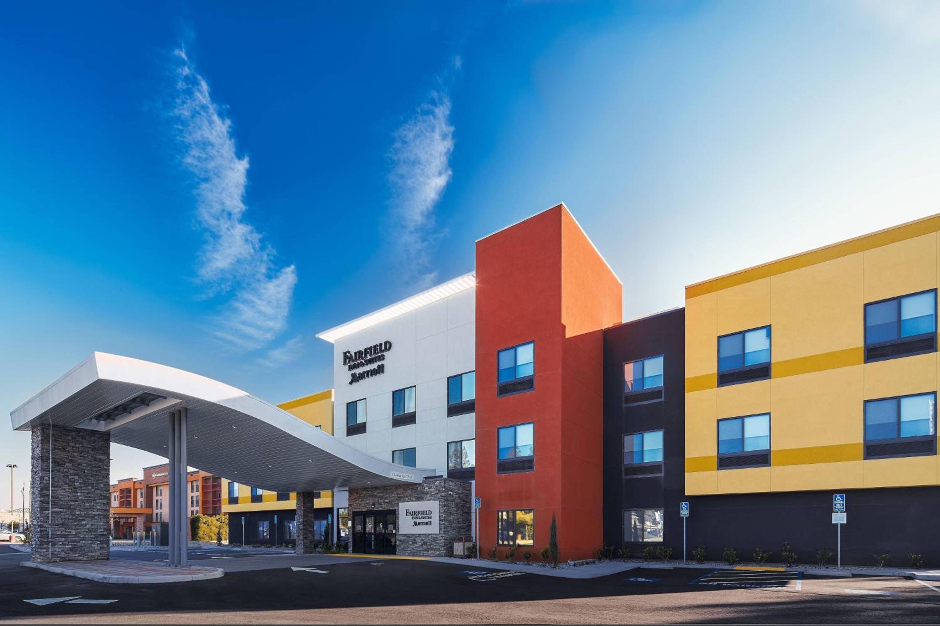 Hotel Fairfield Inn & Suites Fresno Yosemite International Airport