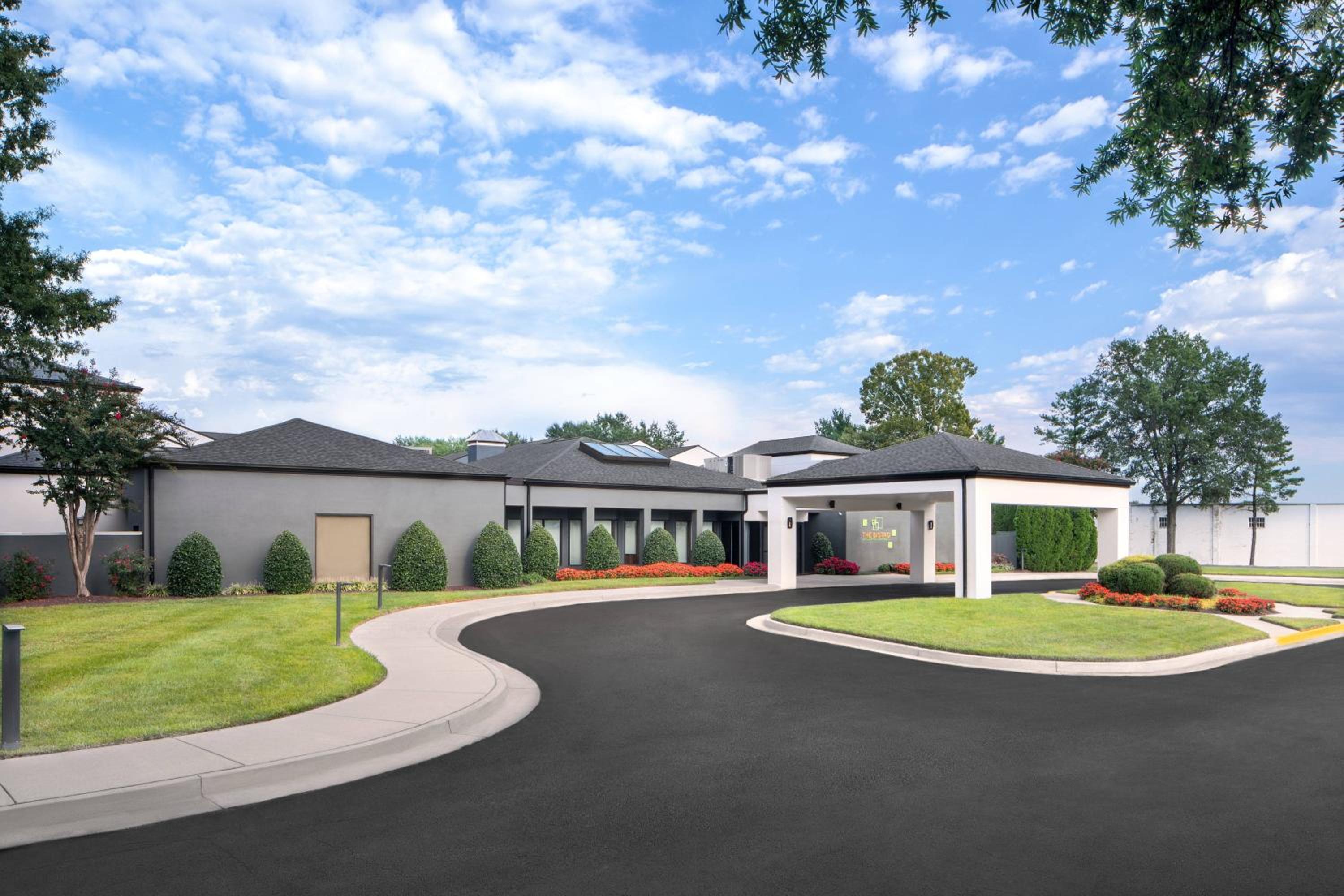 Richmond Vacations - Courtyard by Marriott Richmond West - Property Image 12