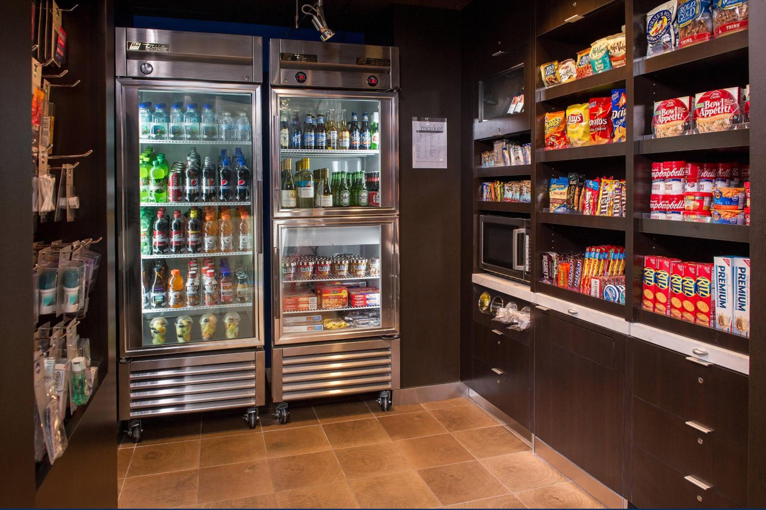Richmond Vacations - Courtyard by Marriott Richmond West - Property Image 6