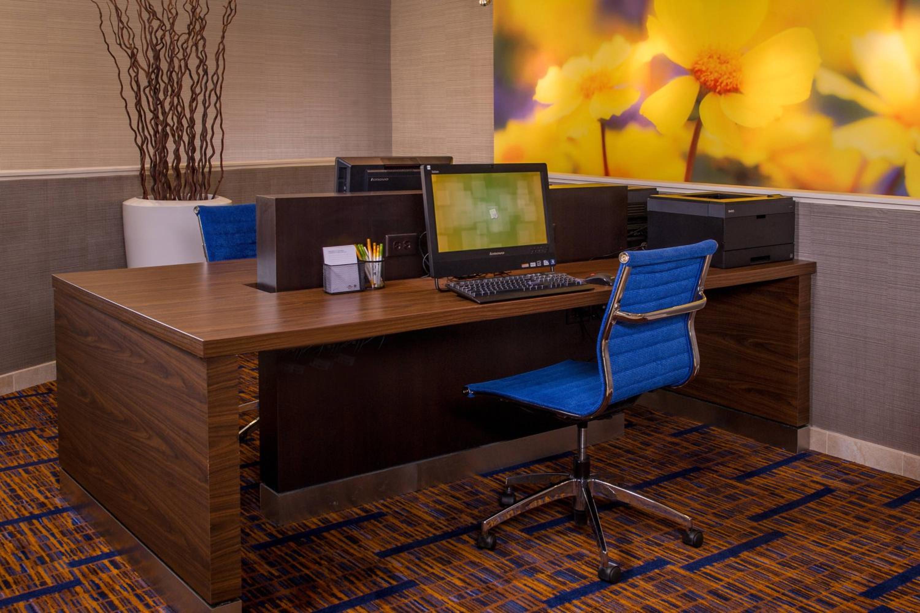 Richmond Vacations - Courtyard by Marriott Richmond West - Property Image 1