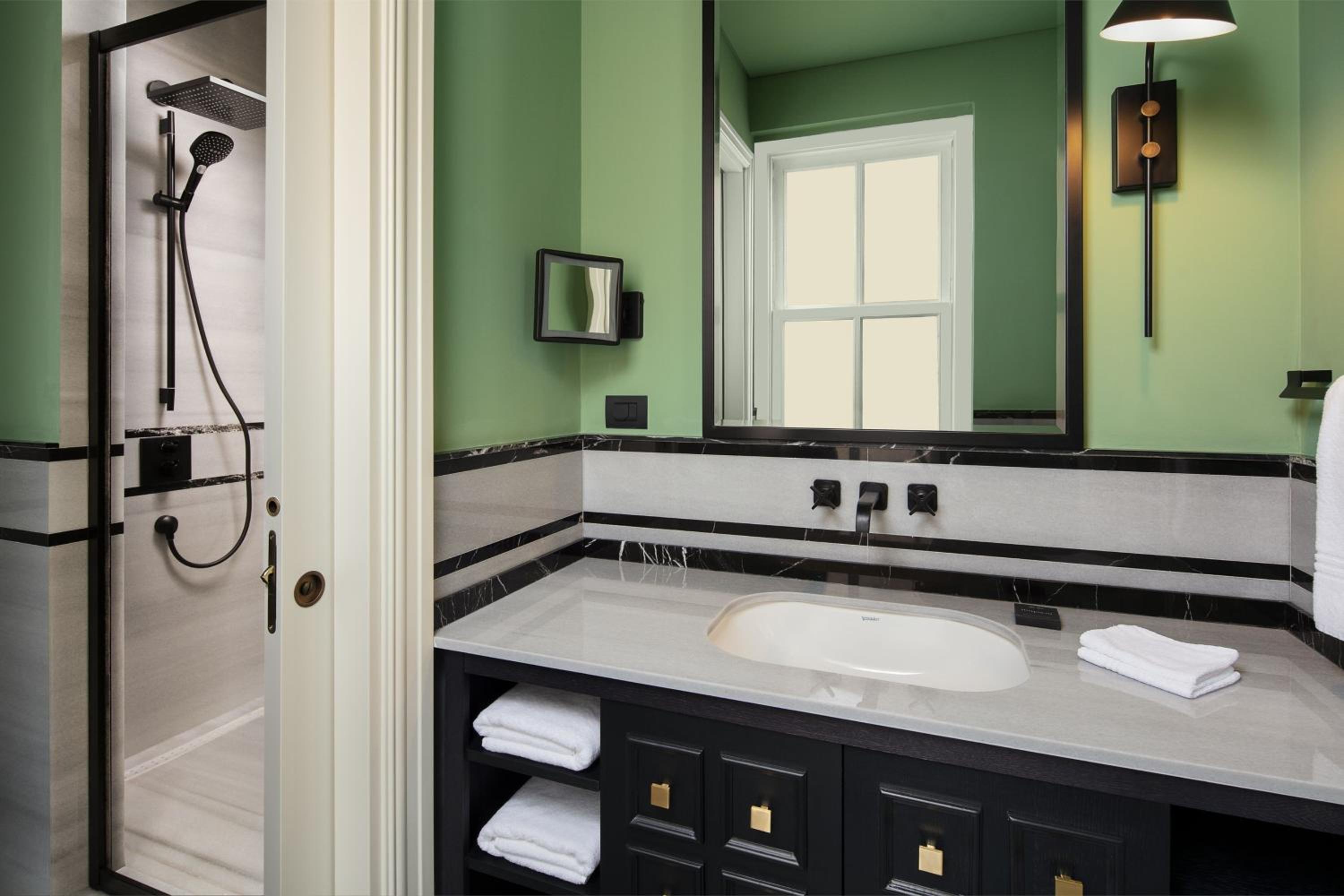 Adahan DeCamondo Pera, Autograph Collection - Image 46