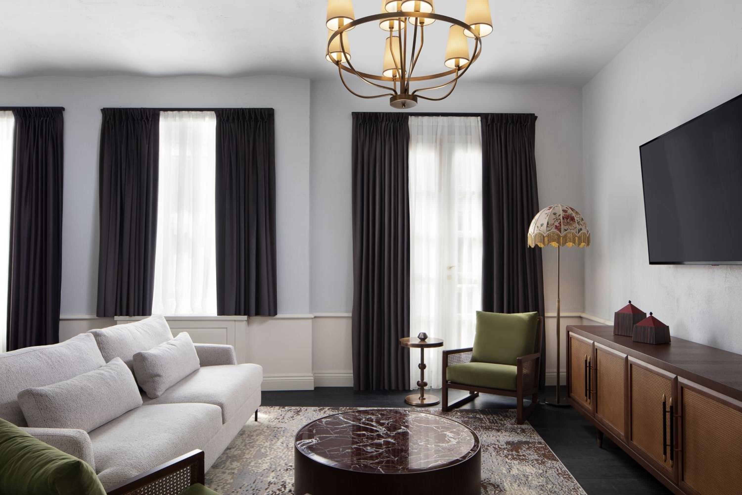 Adahan DeCamondo Pera, Autograph Collection - Image 33