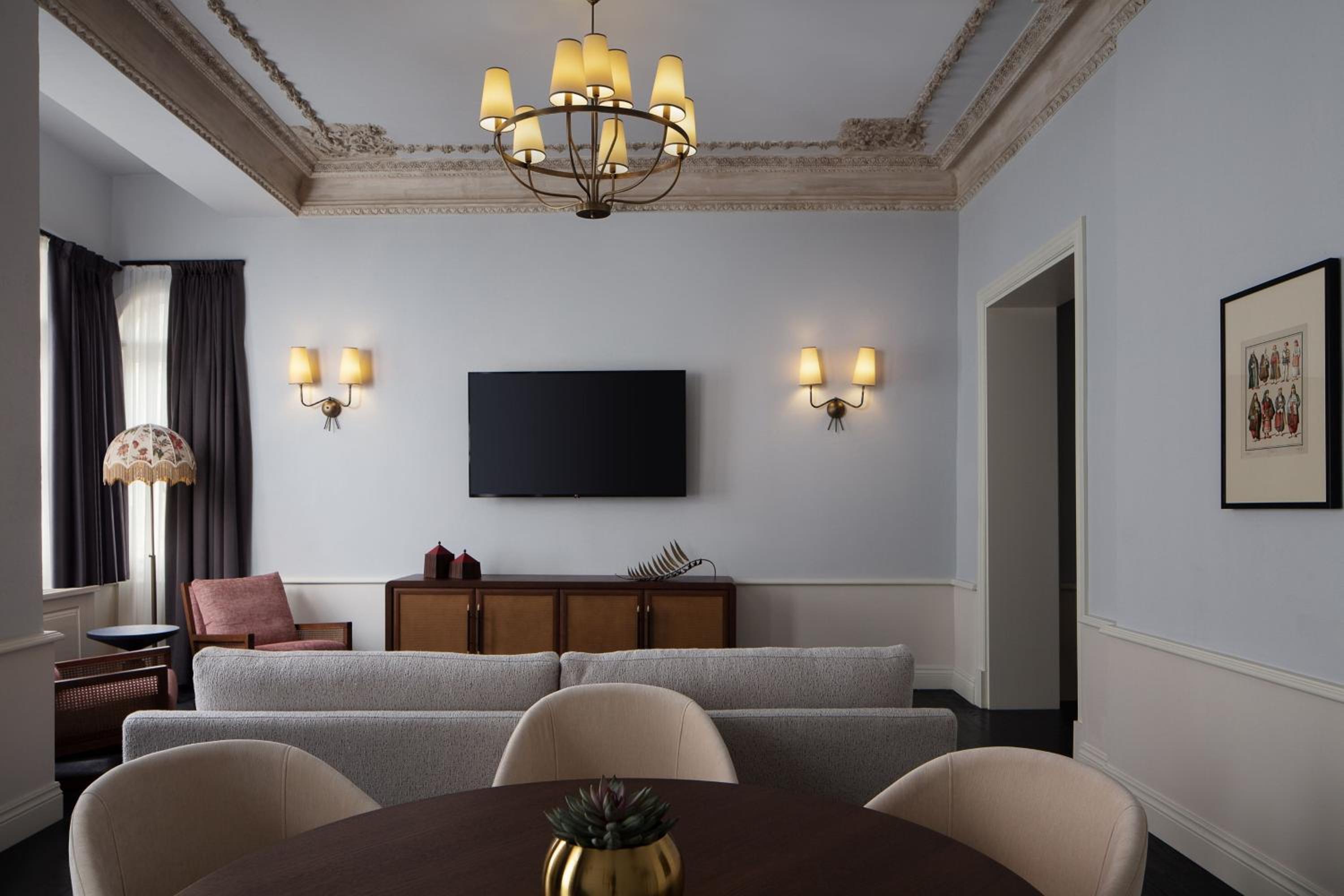 Adahan DeCamondo Pera, Autograph Collection - Image 38