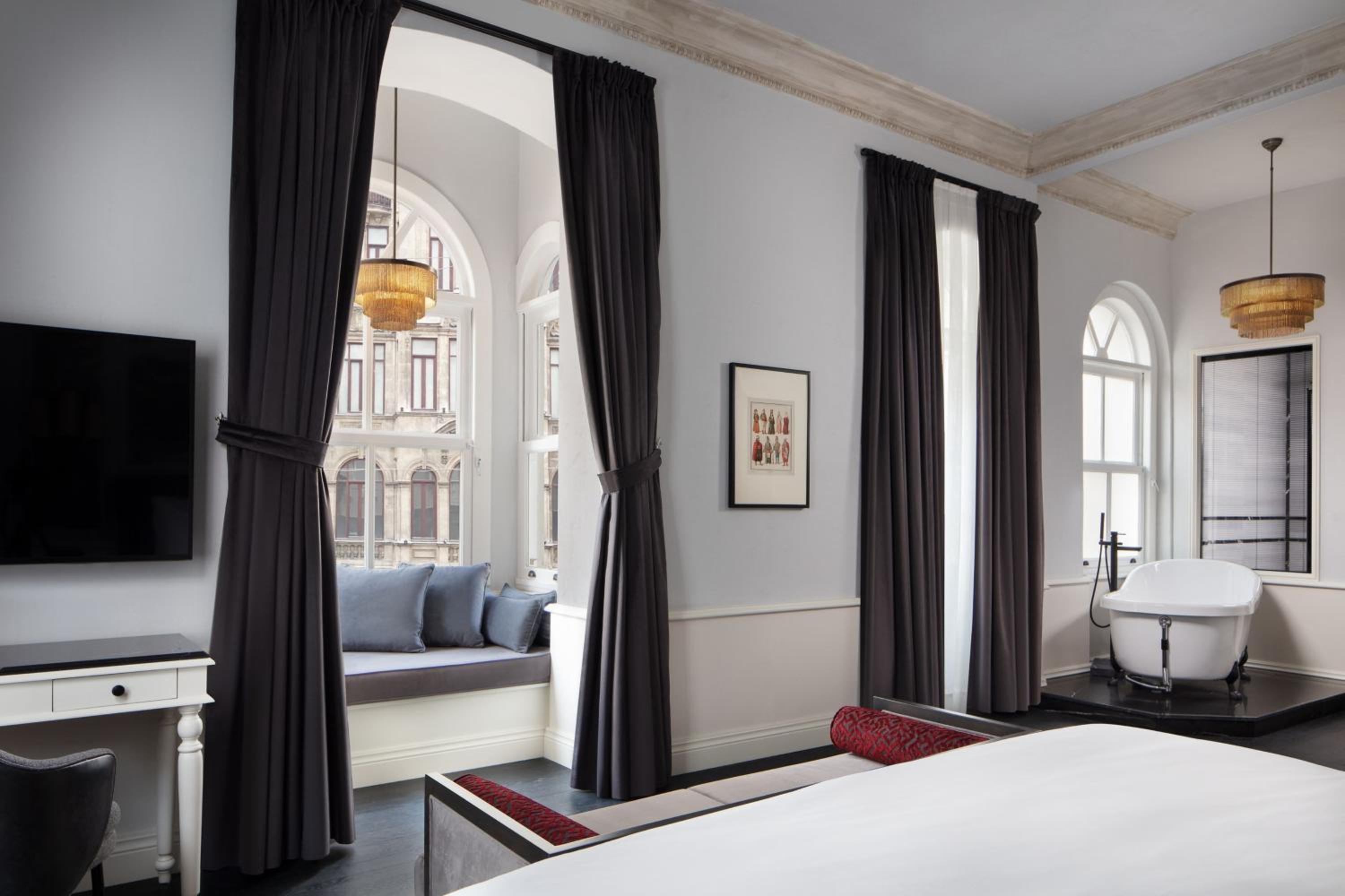 Adahan DeCamondo Pera, Autograph Collection - Image 39