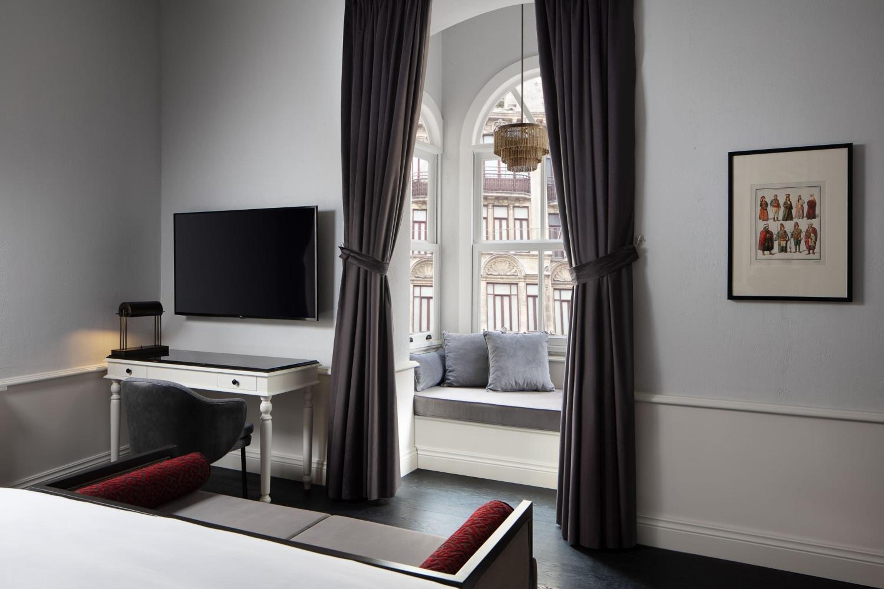 Adahan DeCamondo Pera, Autograph Collection - Image 40