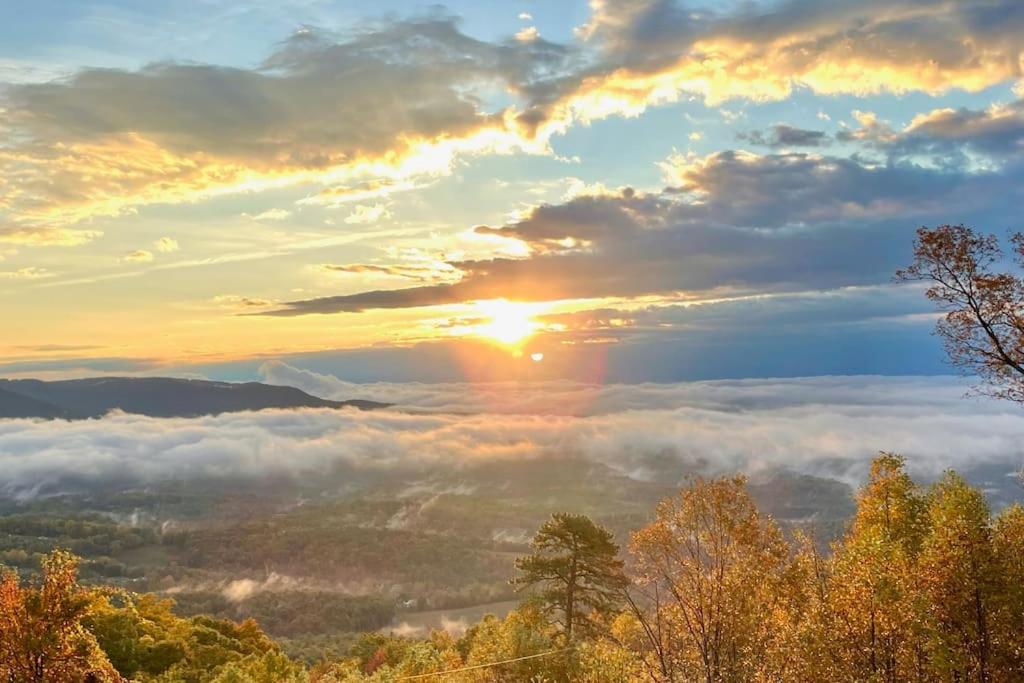 Blue Ridge Parkway Panoramic Paradise-60 Mile View view 3