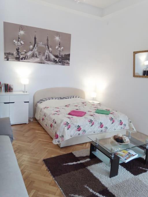 Sunshine flat at the BLAHA