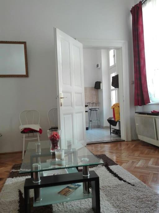 Sunshine flat at the BLAHA