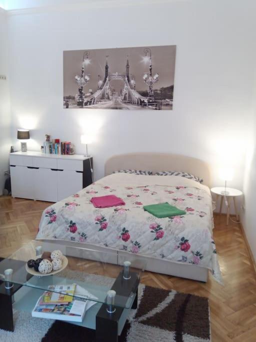 Sunshine flat at the BLAHA