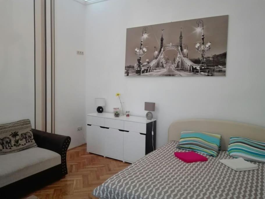 Sunshine flat at the BLAHA