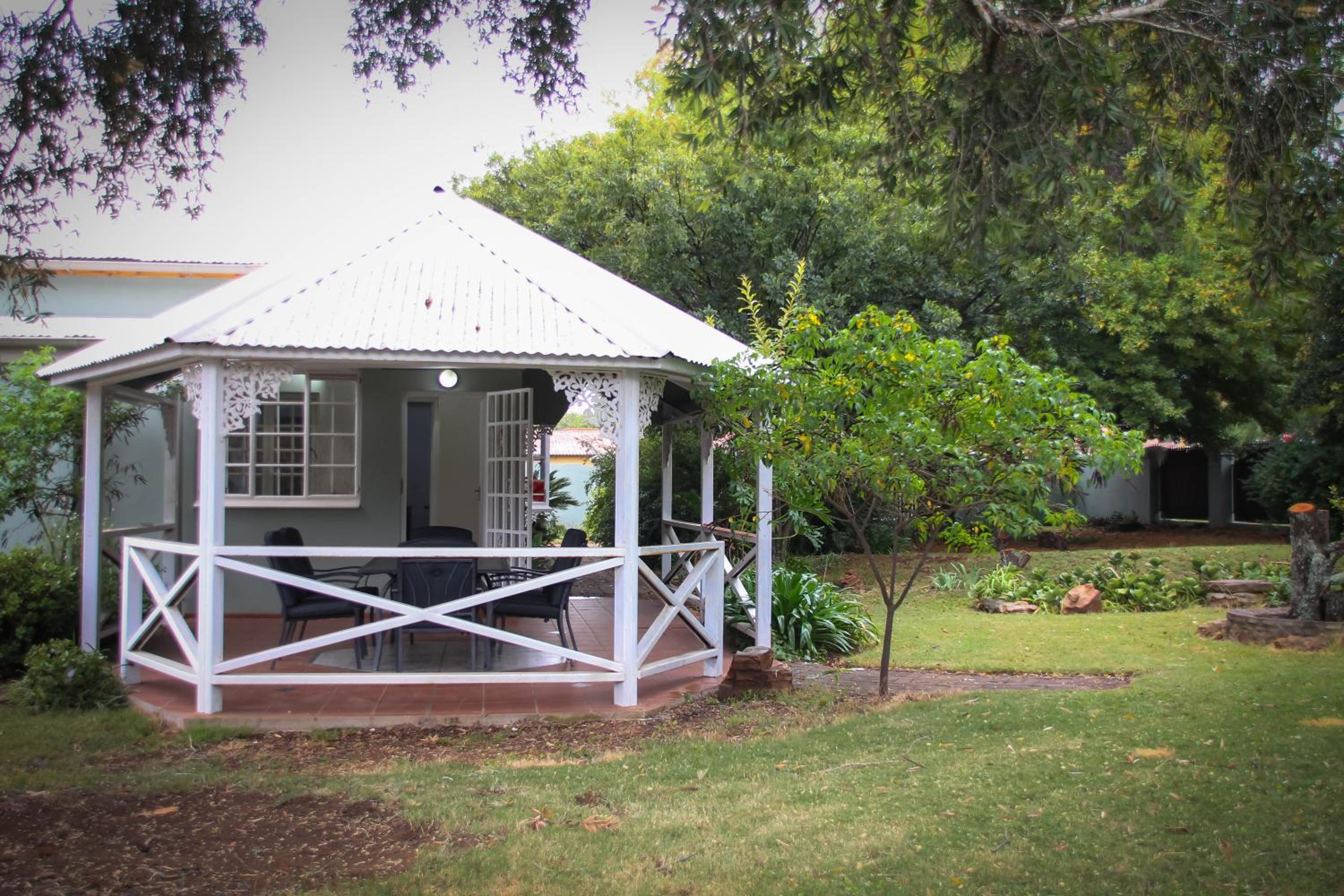 Oude Post Guesthouse and Cottage - The Old Postmaster's House view 3
