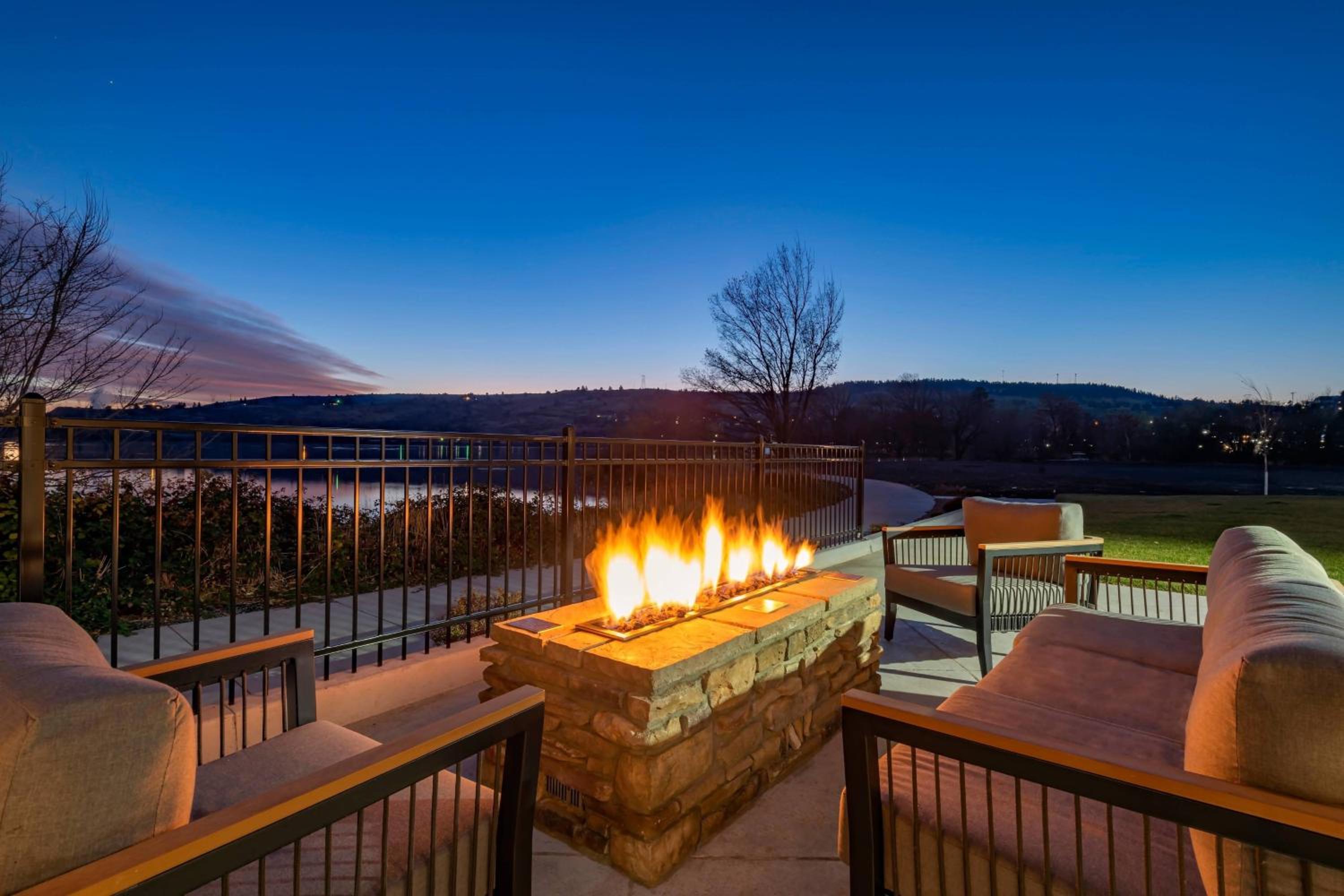 Klamath Falls Vacations - Fairfield Inn  Suites by Marriott Klamath Falls - Property Image 10