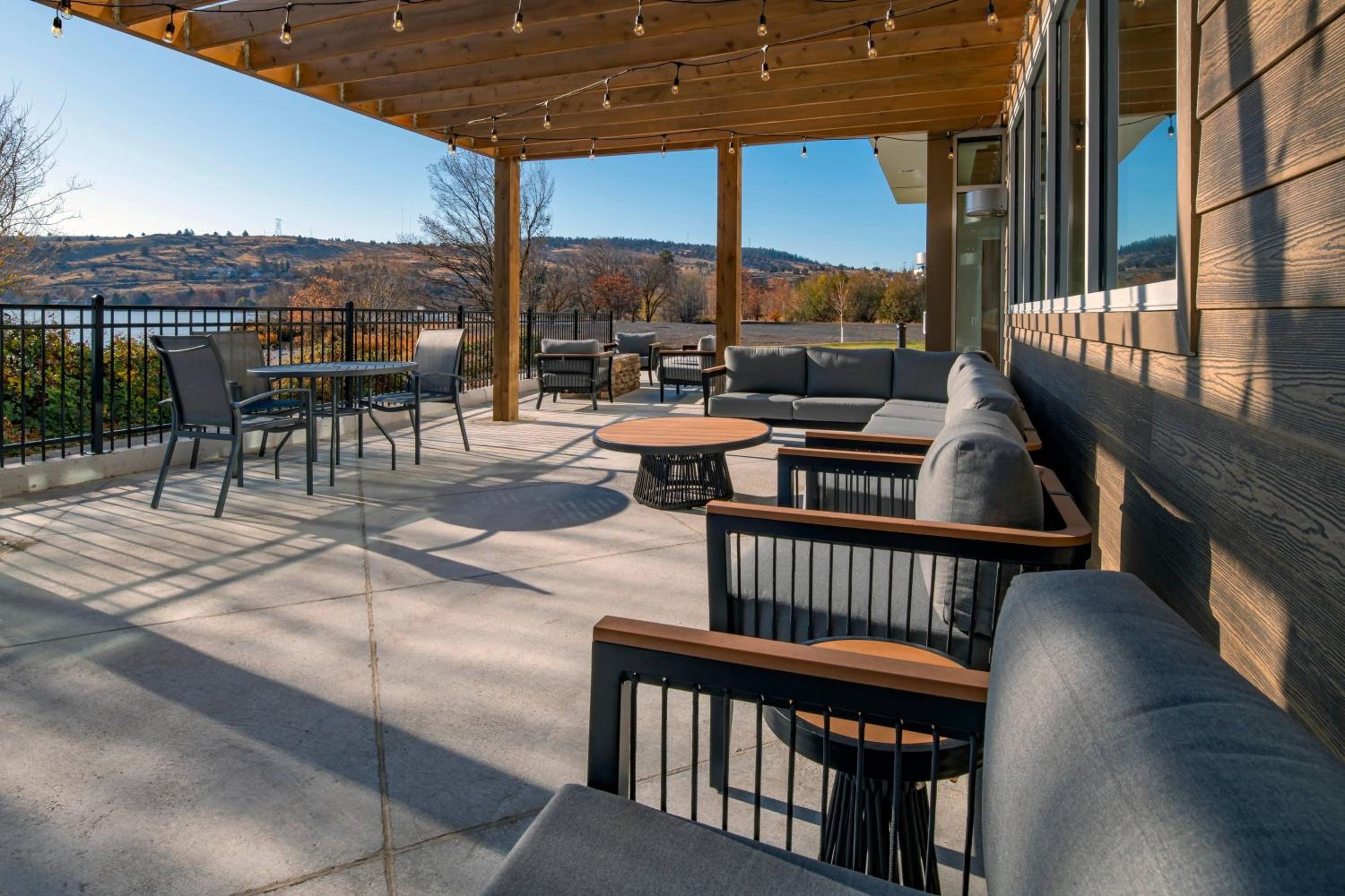 Klamath Falls Vacations - Fairfield Inn  Suites by Marriott Klamath Falls - Property Image 11