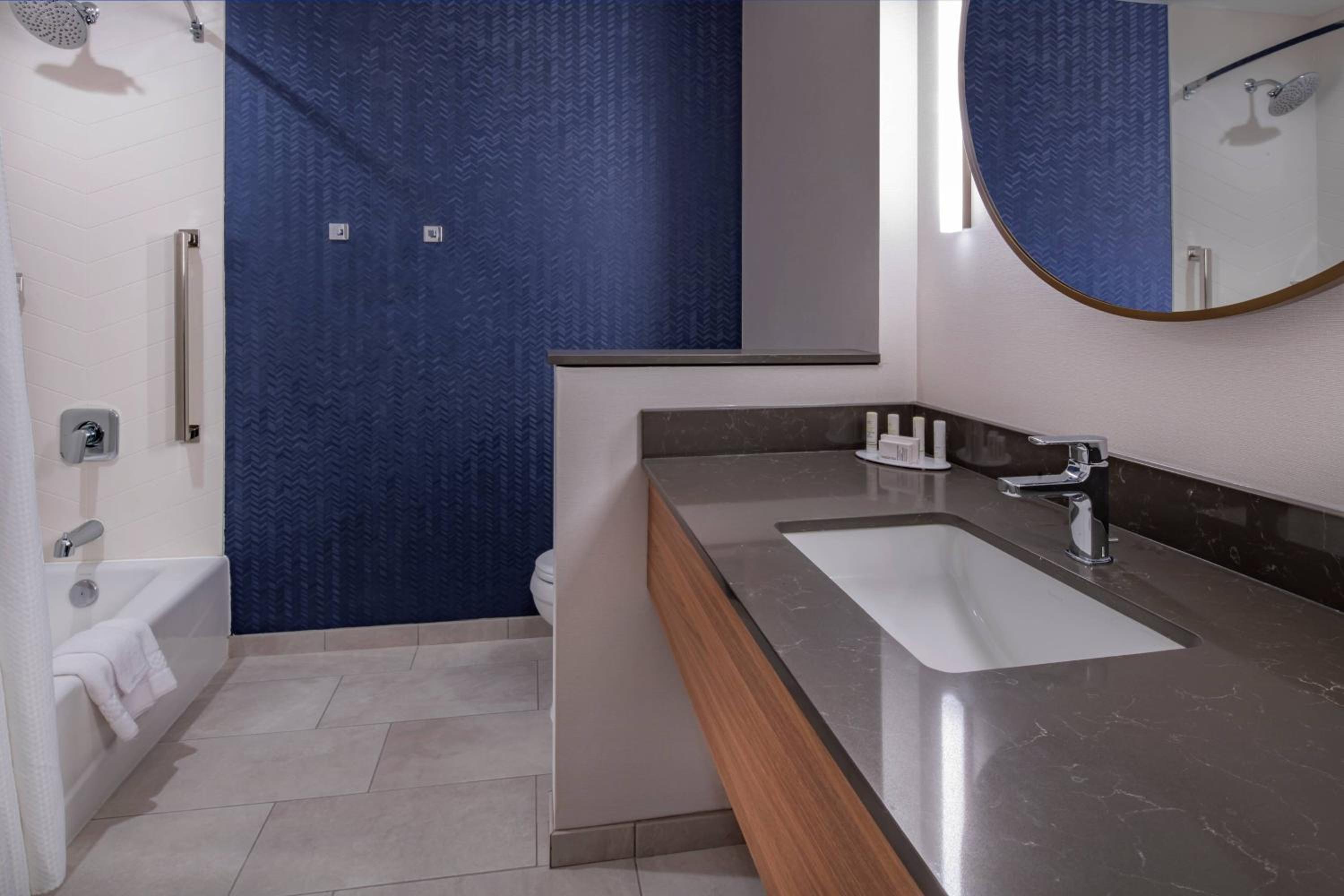 Klamath Falls Vacations - Fairfield Inn  Suites by Marriott Klamath Falls - Property Image 24