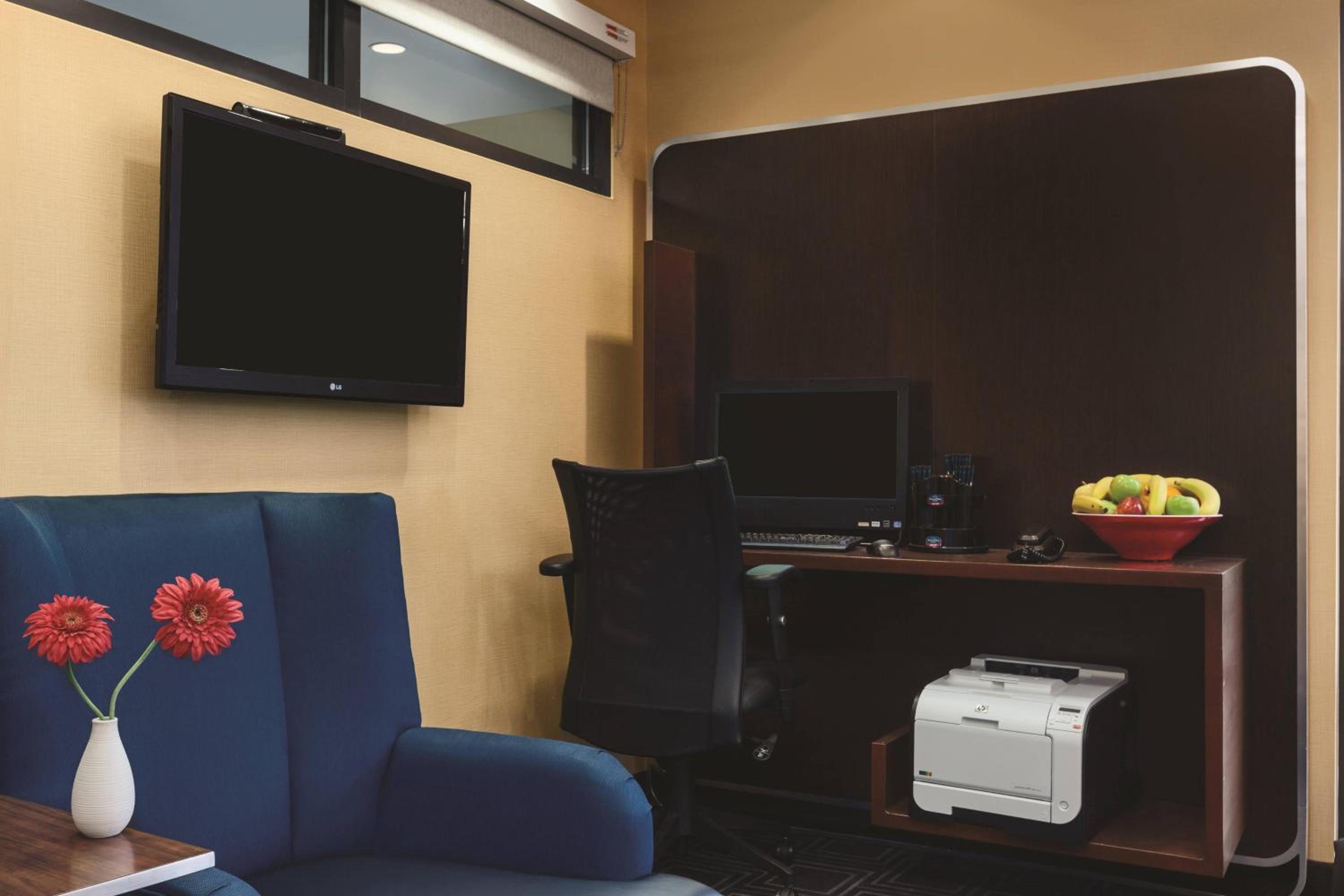 Joliet Vacations - TownePlace Suites Joliet South - Property Image 9