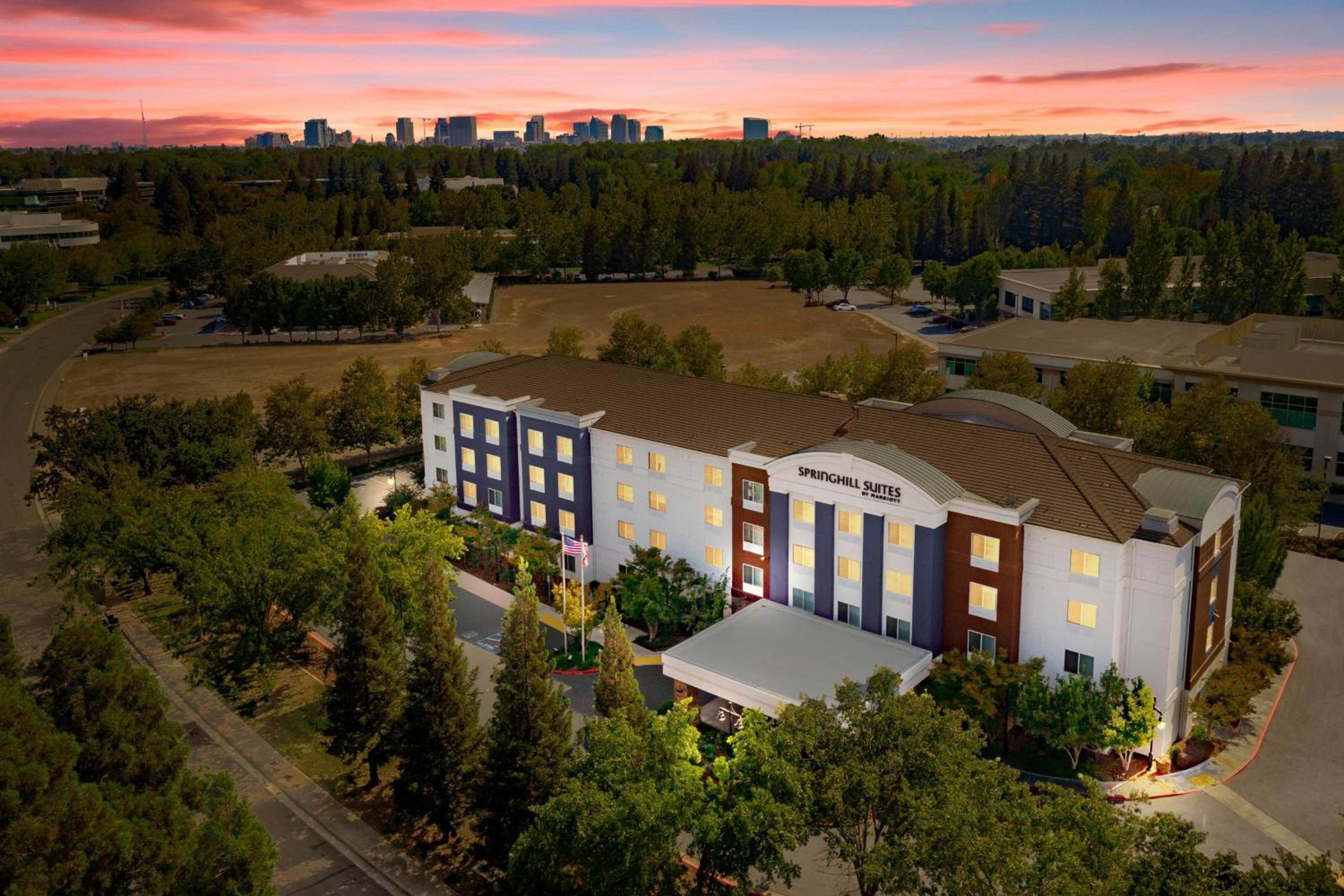Hotel SpringHill Suites by Marriott Sacramento Natomas - Image 1