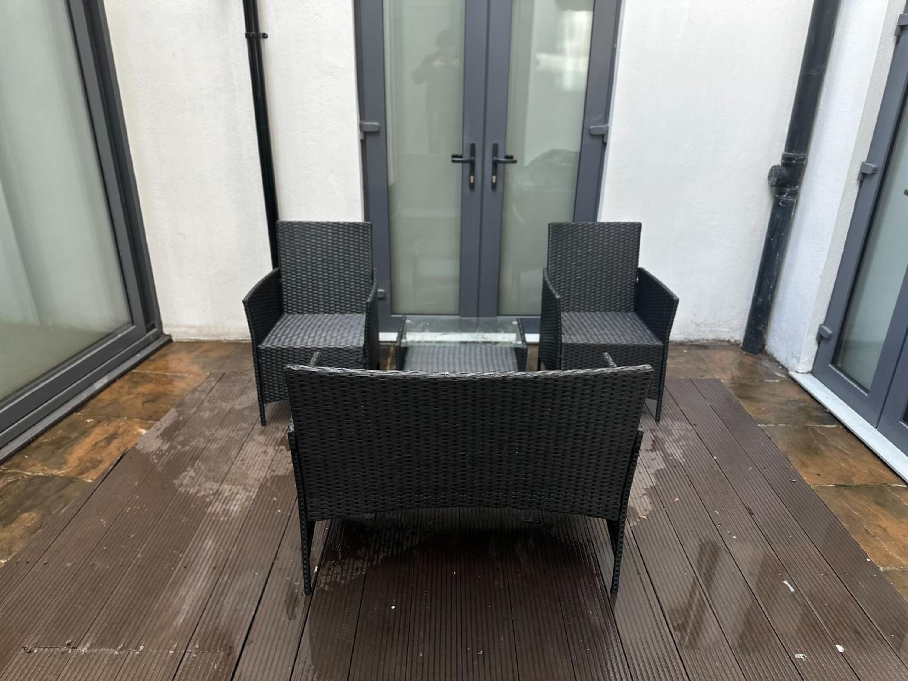 JOIVY Stylish 3 bed, 3 bath house with private courtyard in Chelsea