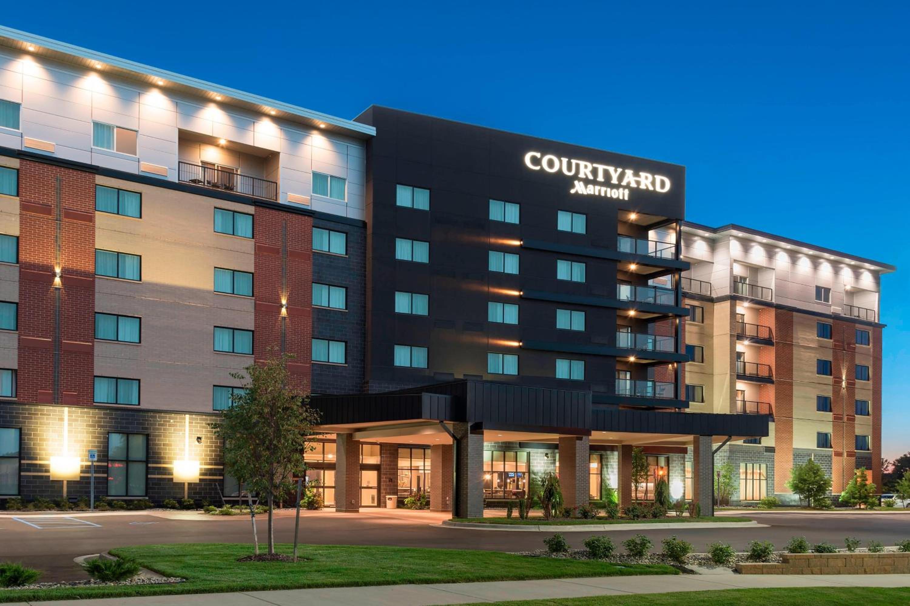 Mount Pleasant Vacations - Courtyard by Marriott Mt. Pleasant at Central Michigan University - Property Image 1