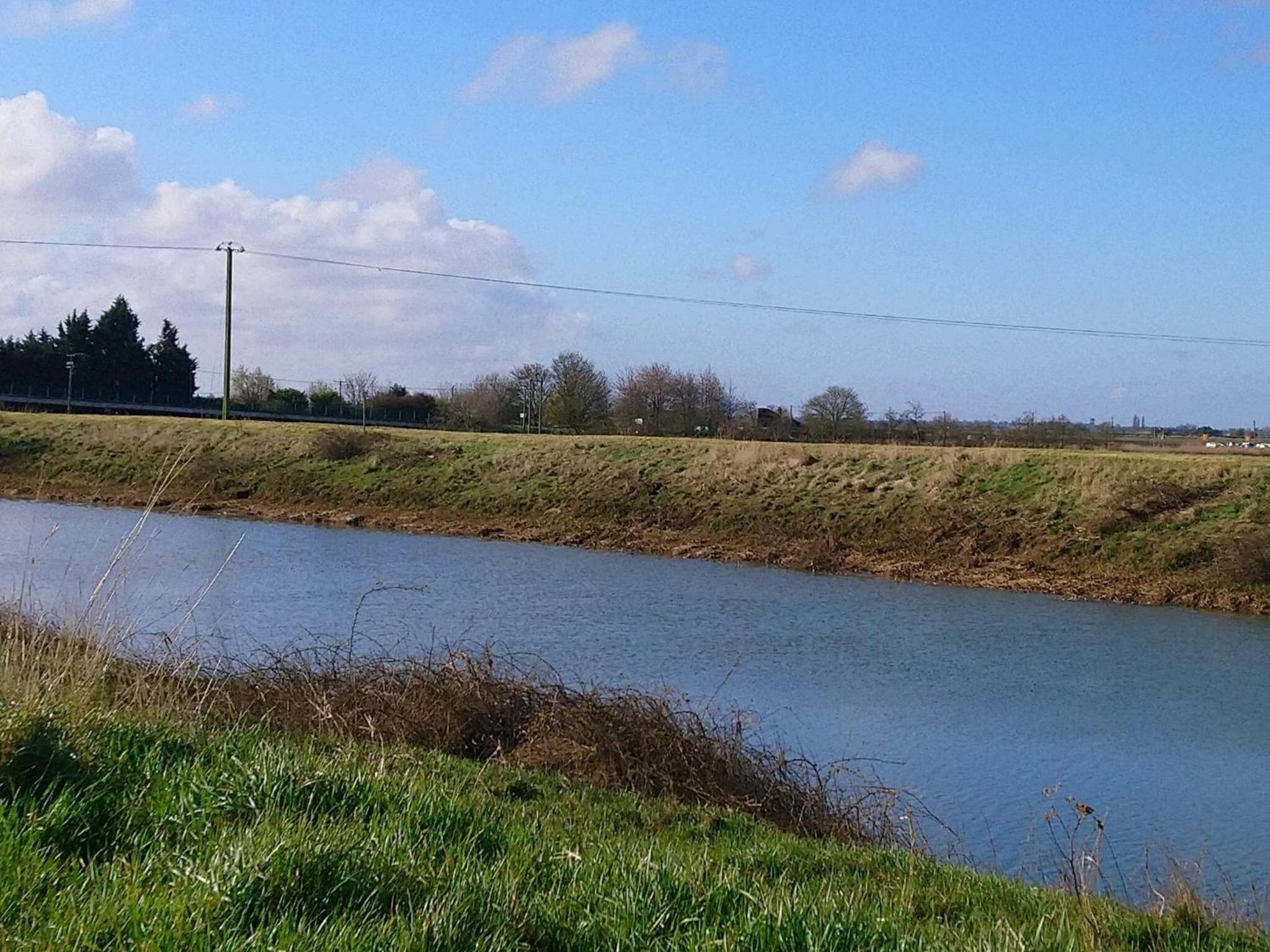 Gate house located on the riverside, Woodhall spa, hot tub & games room view 3