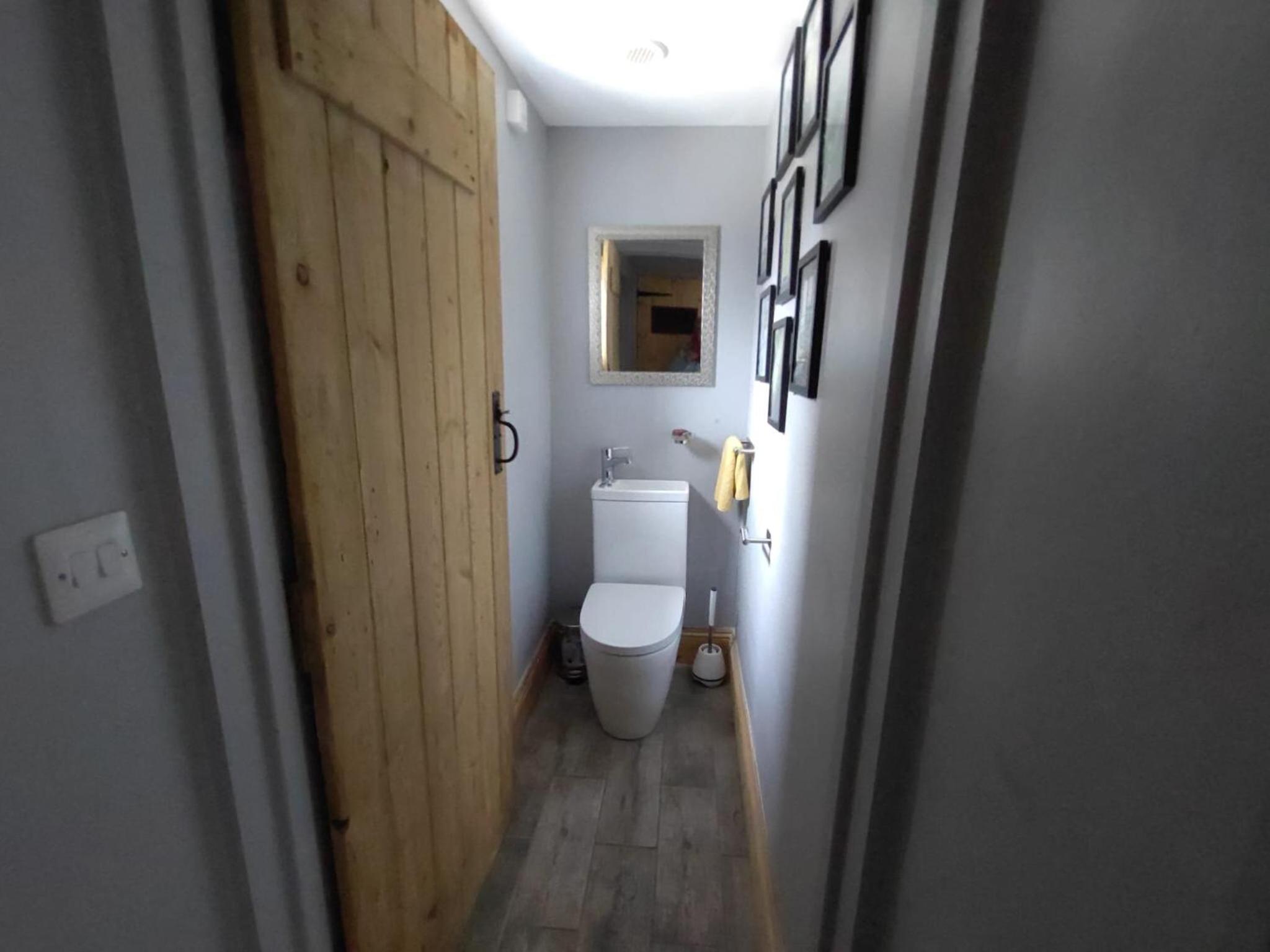 Gate house located on the riverside, Woodhall spa, hot tub & games room view 2