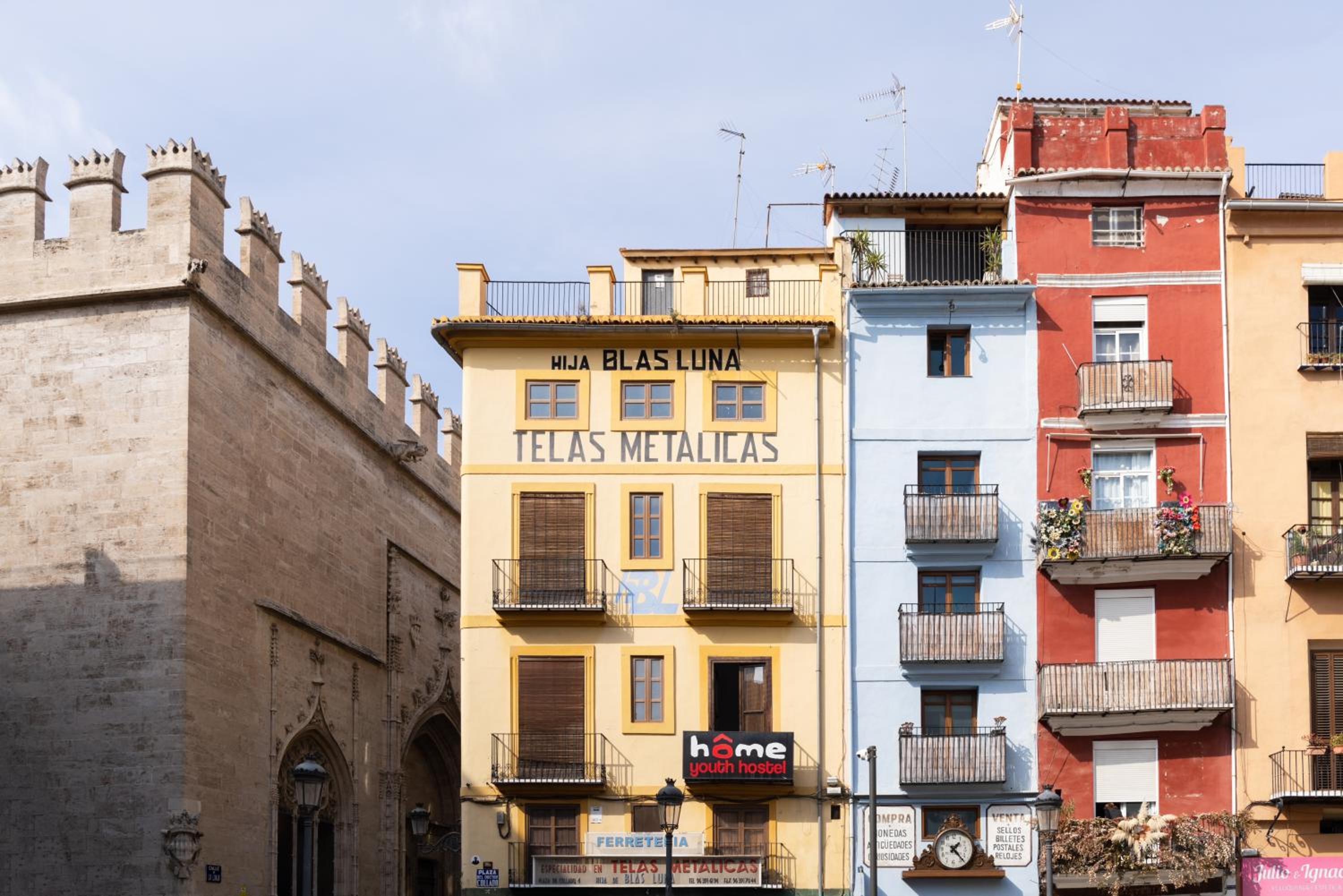 Home Youth Hostel by Feetup Hostels