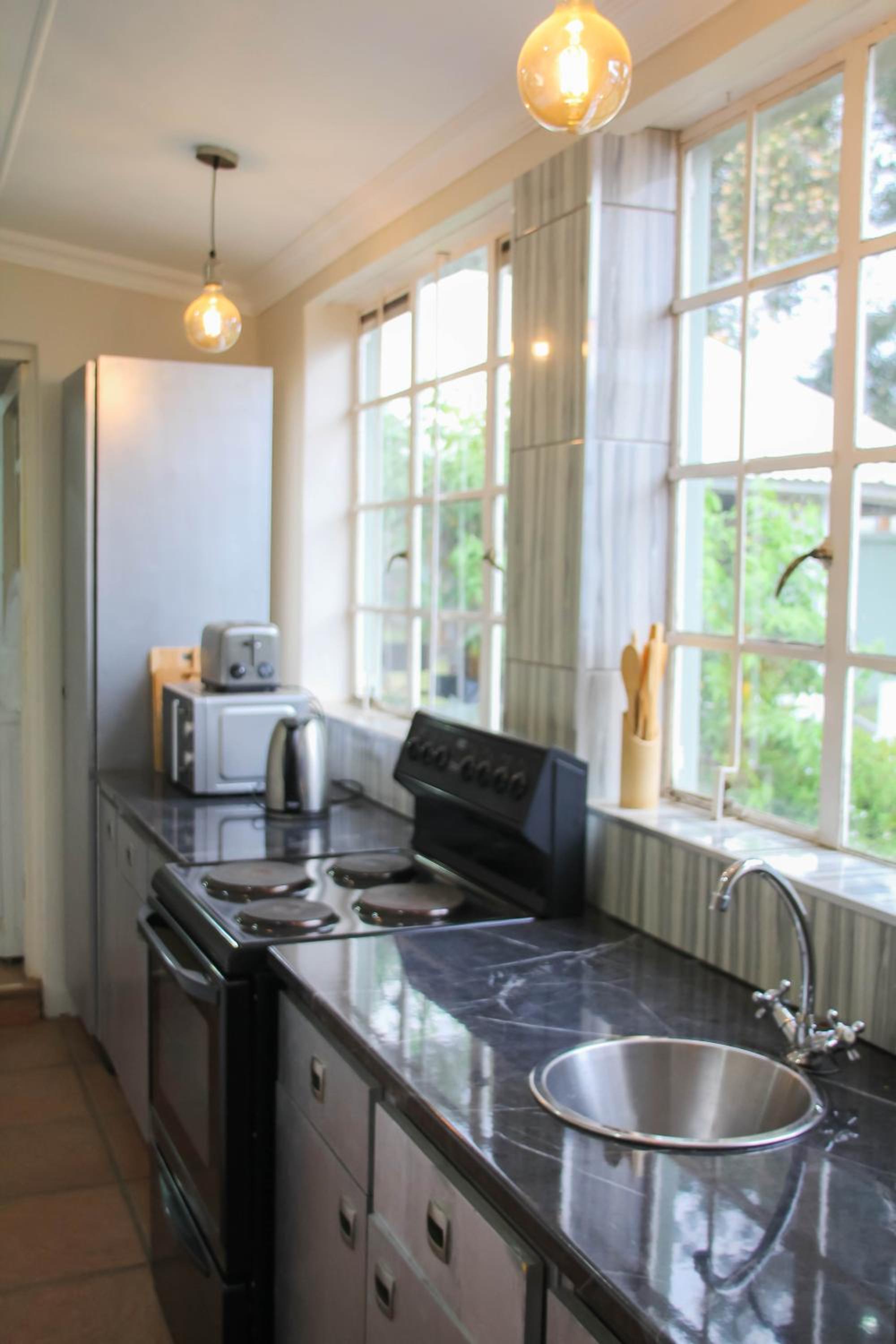 Oude Post Guesthouse and Cottage - The Old Postmaster's House view 5