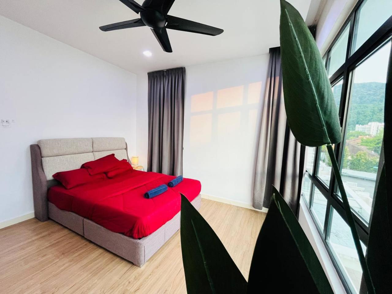 Cozy Family Escape by StayCo - Pool, KTV, Outdoor Cinema & JACUZZI - Just 2 mins to Beach photo 3
