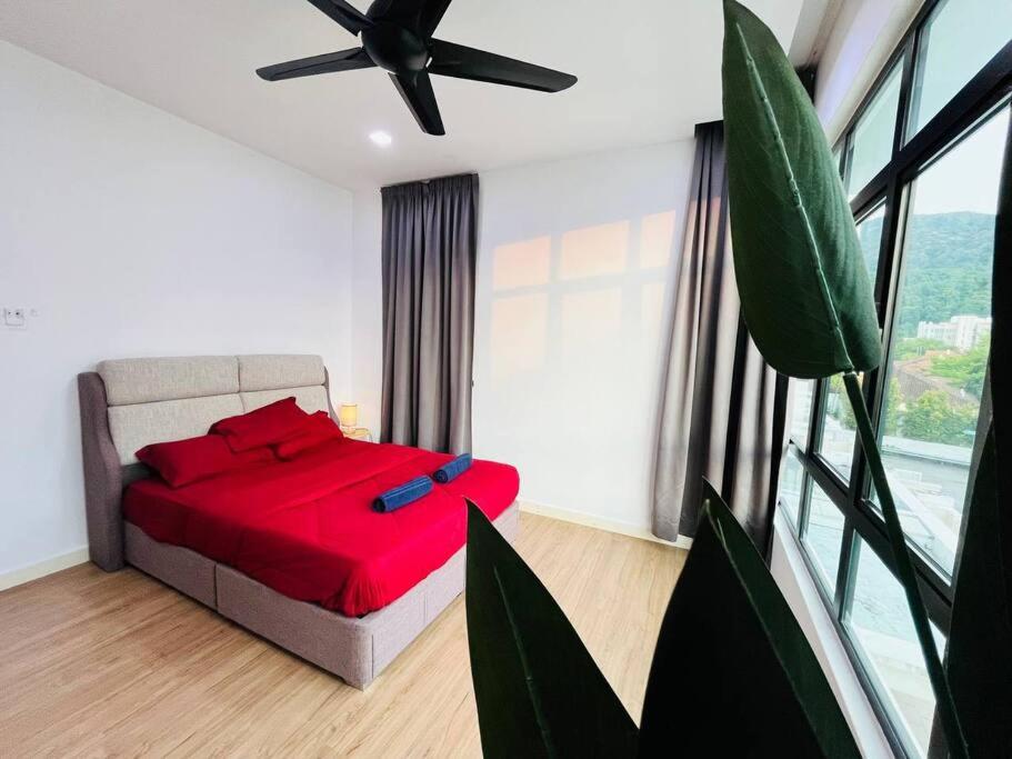 Cozy Family Escape by StayCo - Pool, KTV, Outdoor Cinema & JACUZZI - Just 2 mins to Beach