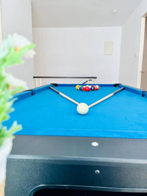 Cozy Family Escape by StayCo - Pool, KTV, Outdoor Cinema & JACUZZI - Just 2 mins to Beach photo 5
