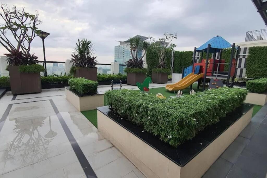 De Lux Central Studio next Hyatt ,Opera House ,Benthanh ,Pool,Gym