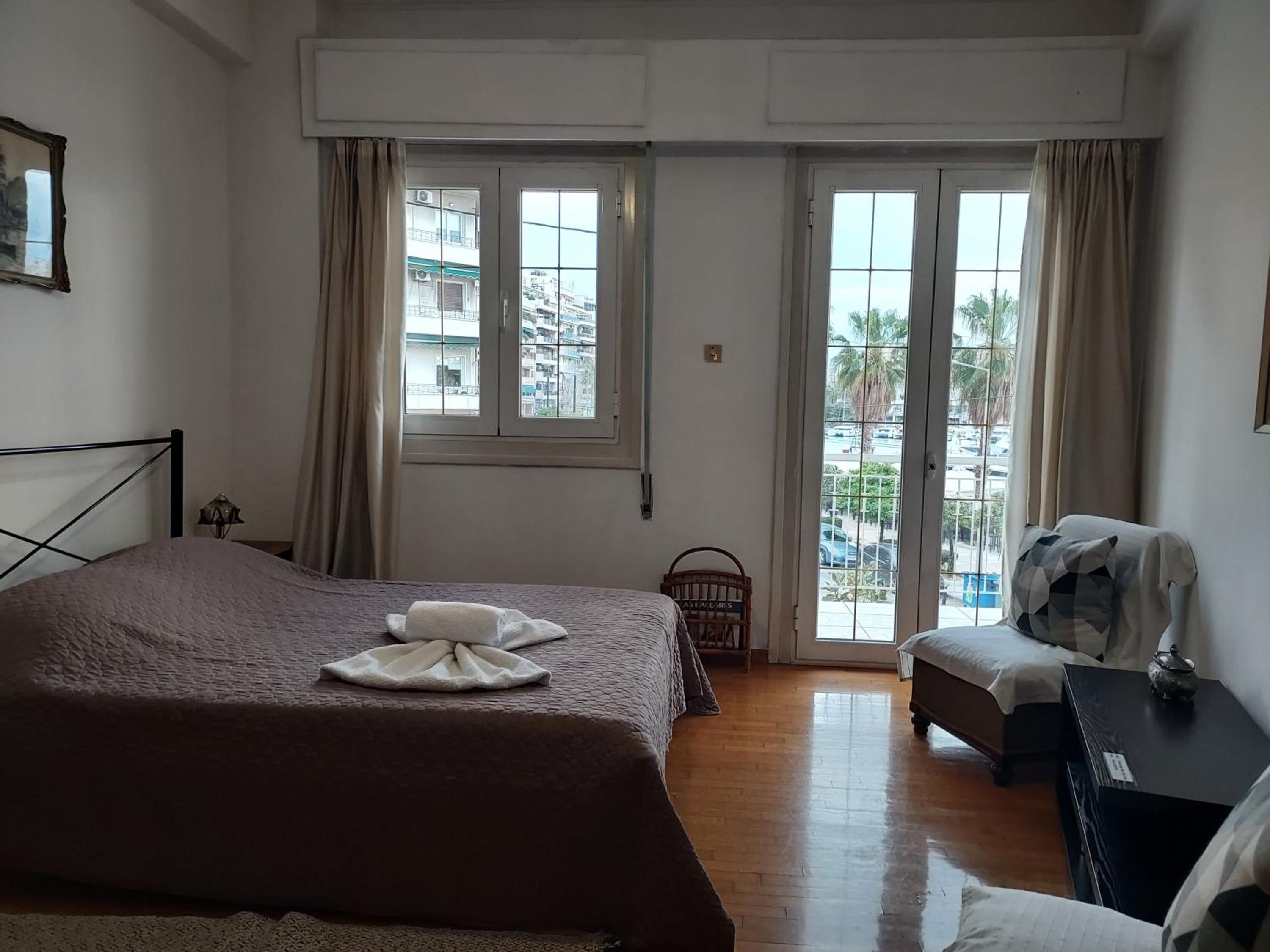 Pasalimani Long Beach en Piraeus — hotel room