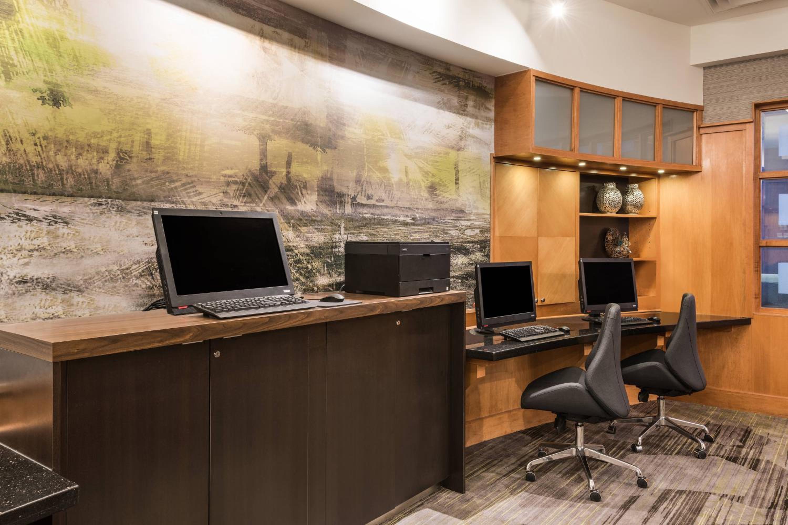 Courtyard by Marriott Toronto Vaughan - Property Image 8
