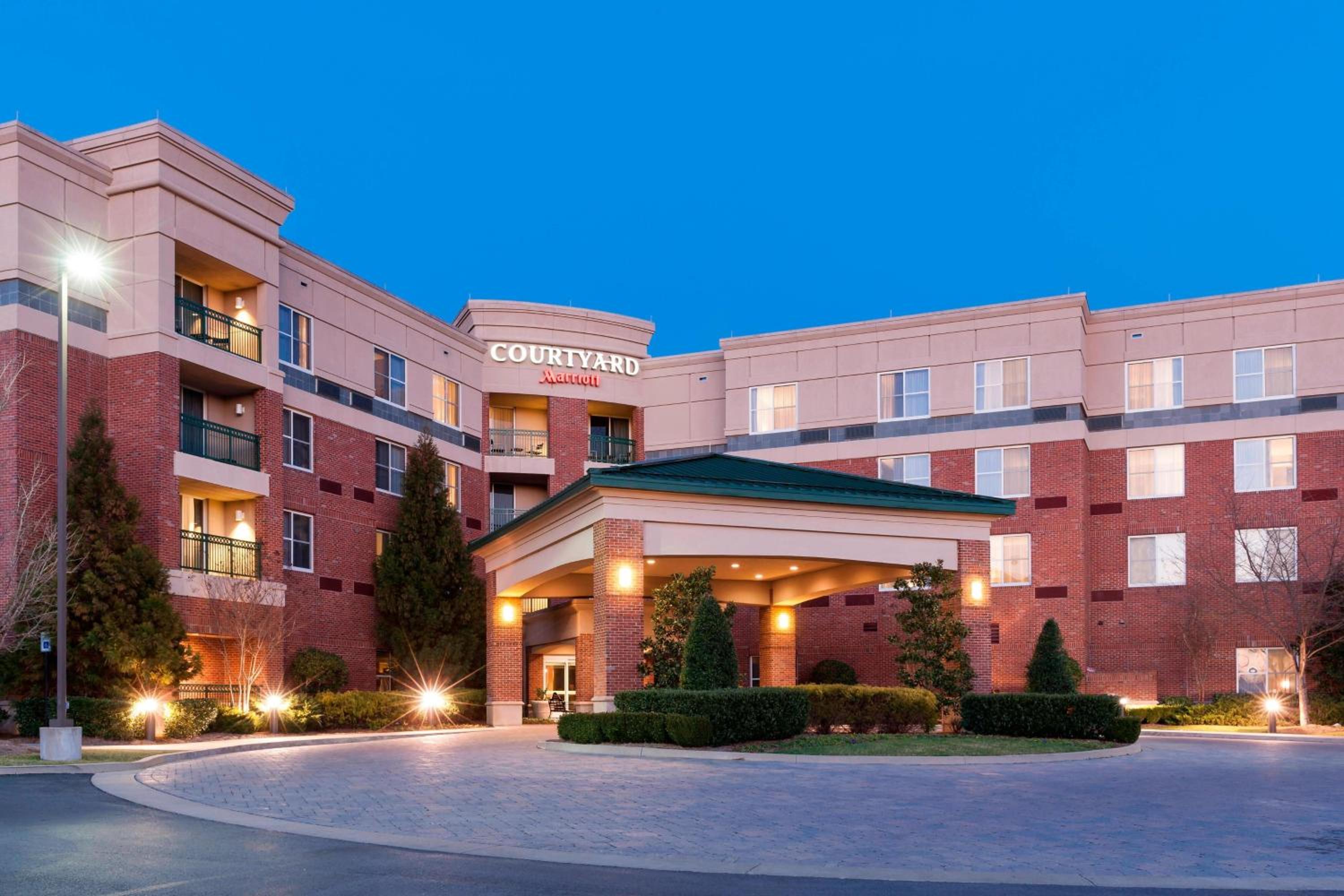 Hotel Courtyard by Marriott Franklin Cool Springs - Image 1
