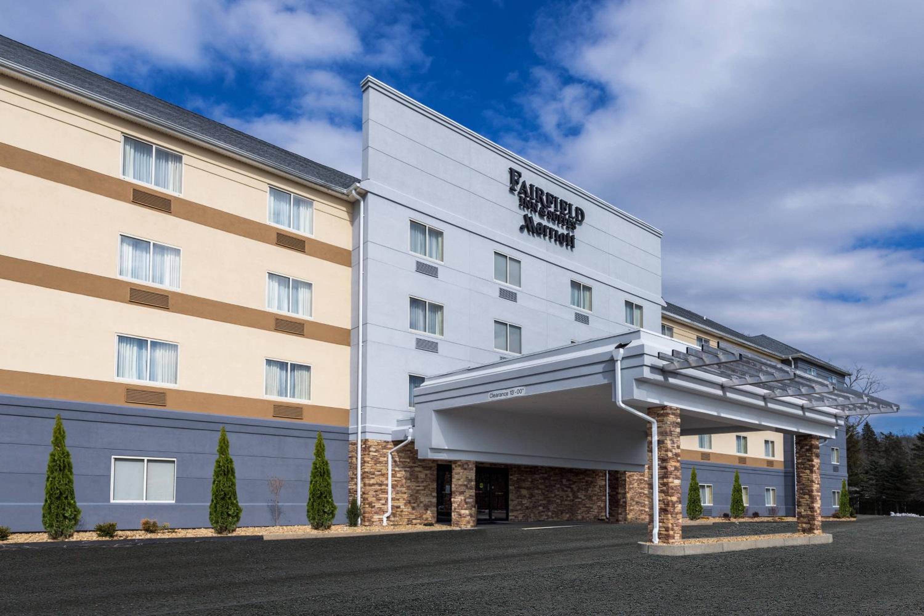 Hotel Fairfield by Marriott Inn & Suites Uncasville Mohegan Sun Area - Image 1