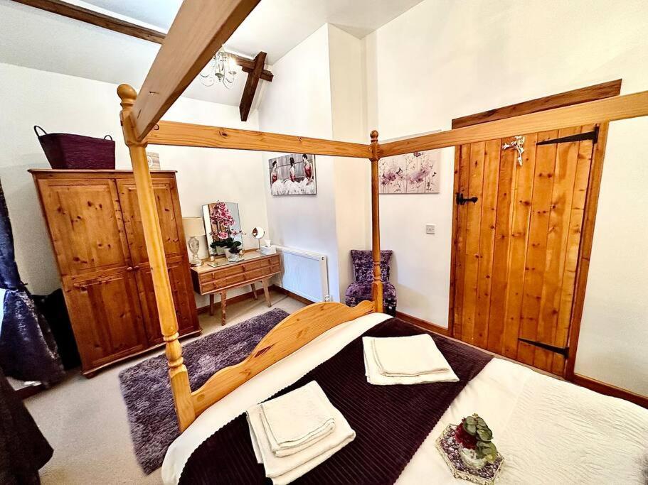 Detached ONE LEVEL stone barn (Rowan Cottage) view 2