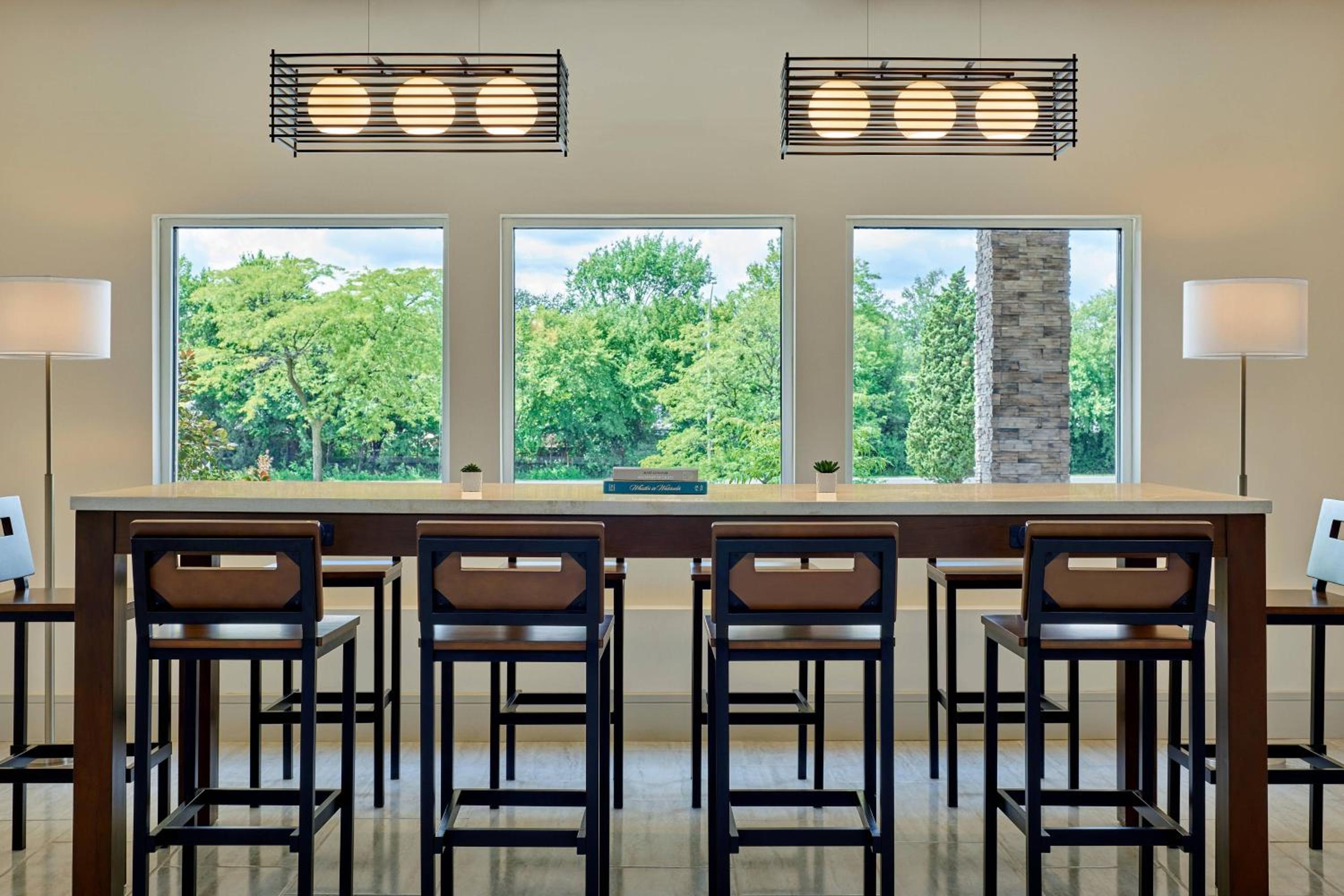 Delta Hotels by Marriott Chicago Willowbrook - Image 5