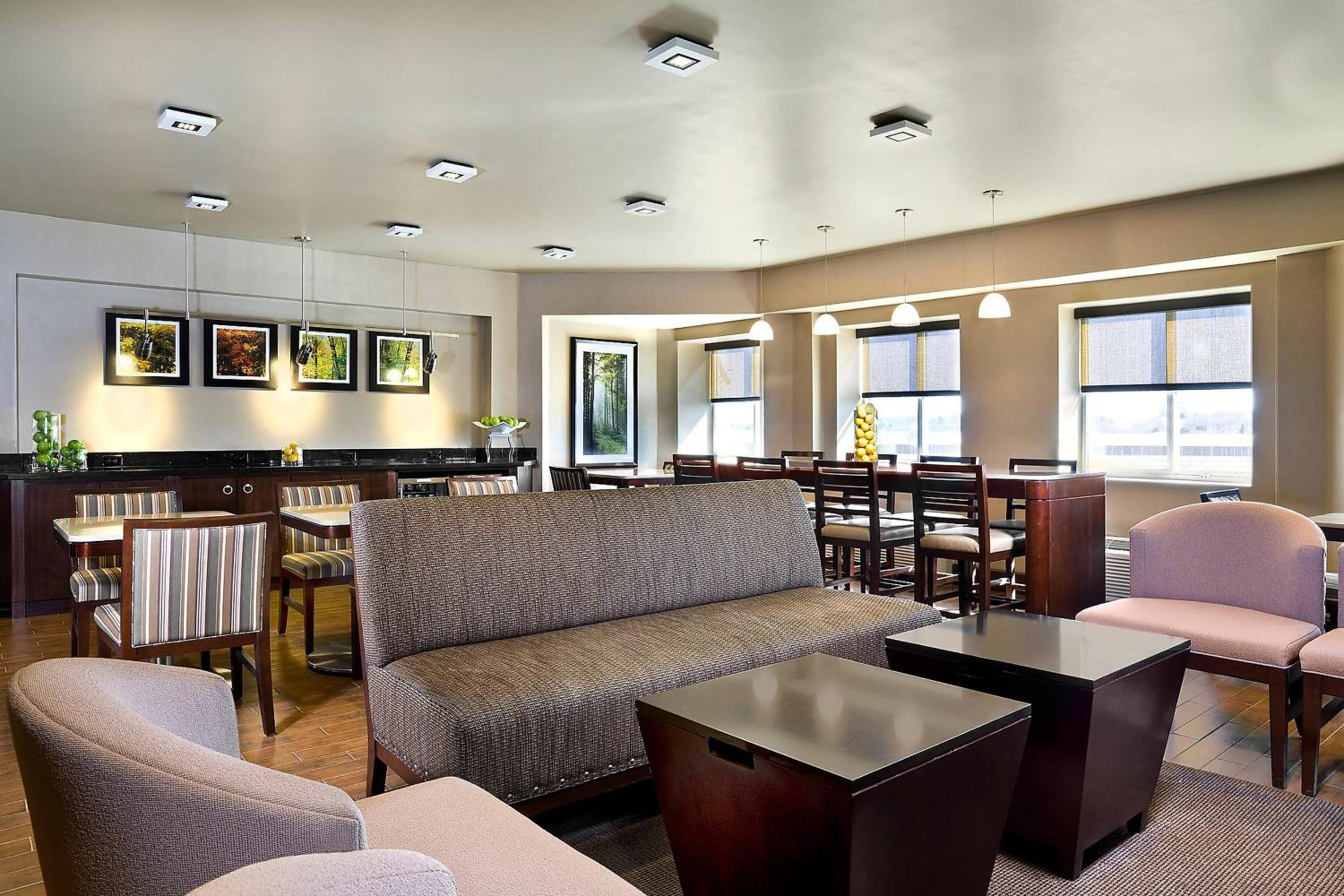 Hotel Sheraton Boston Needham Hotel - Image 1