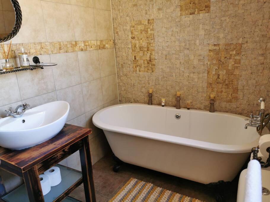 Stunning 2 Bedrooms and 2 Bathroom No loadshedding
